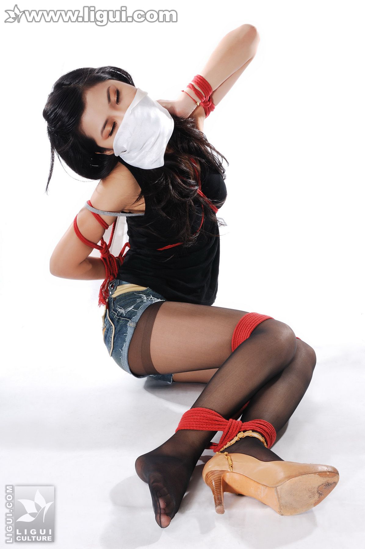 Model Karuru “Masked Bundle of Cool Summer” [丽柜美拍LiGui] Silk Foot Photo Pictures
