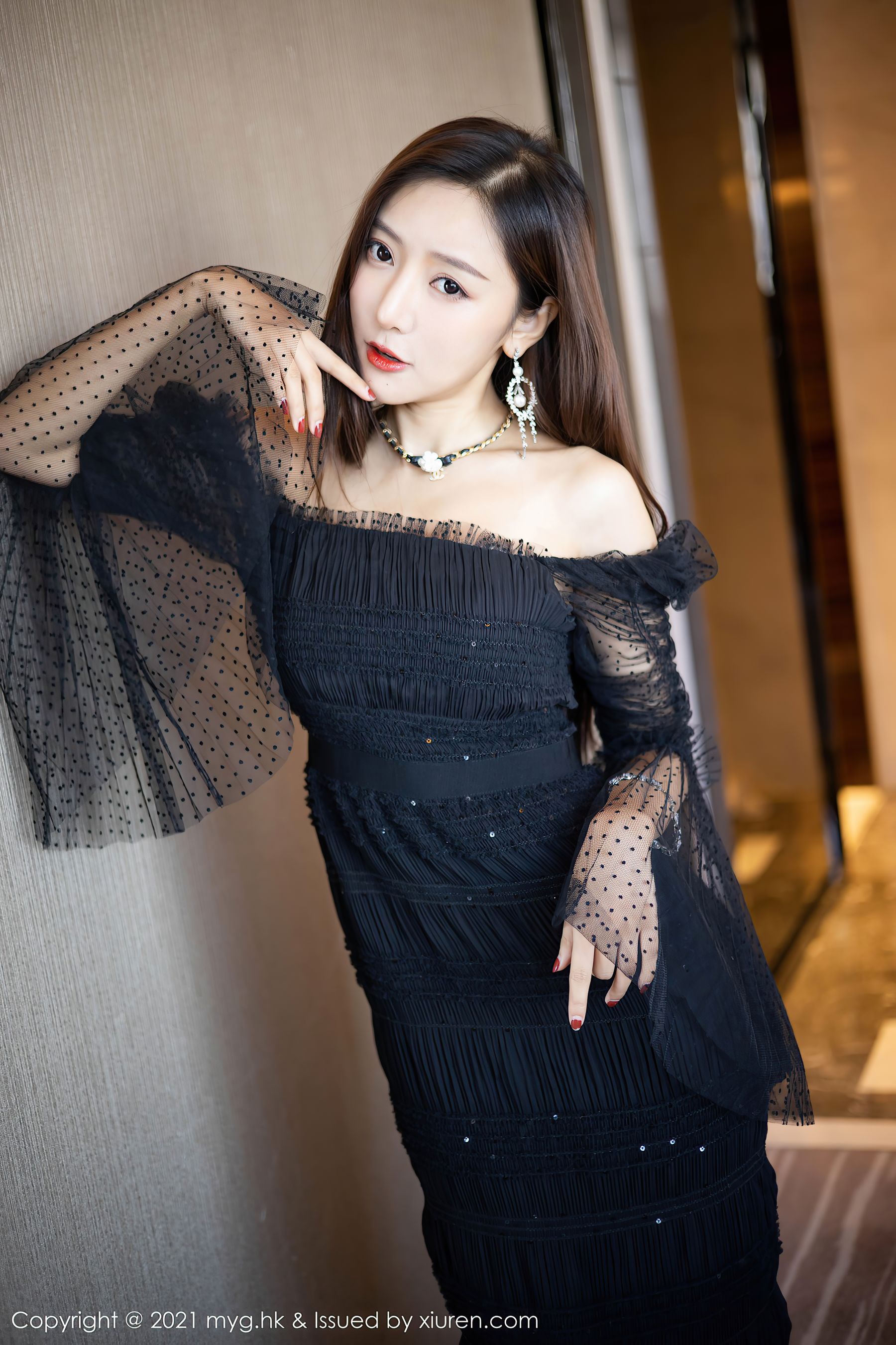 [Meiyuan Pavilion MYGIRL] VOL.482 Wang Xinyao Yanni – Classical Champua Cheongsam and Modern Gorgeous Suit