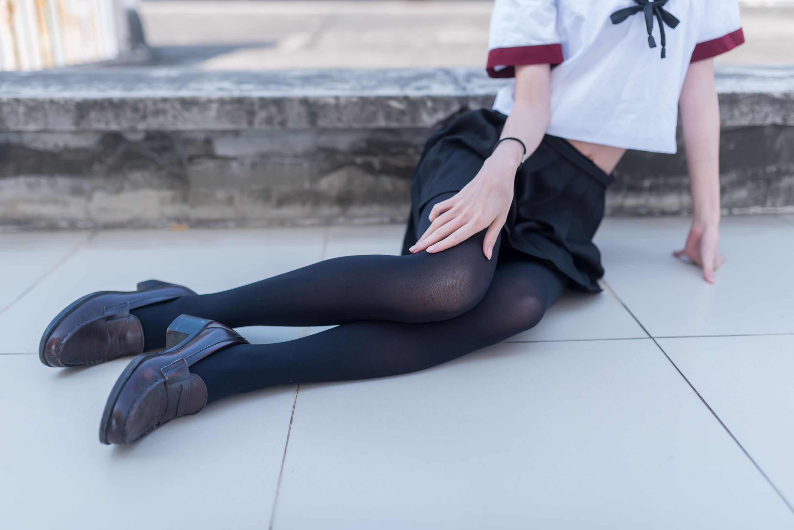 [Field of Wind] NO.031 Black Silk School Girl on the Roof Photo Album