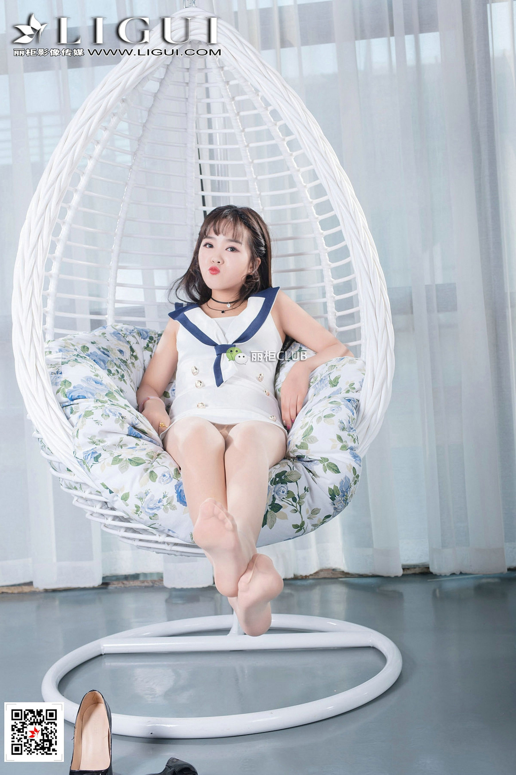 Model Liu Yue “Cradle Chair Silk Foot Beautiful Legs” [丽柜Ligui] Photo Album