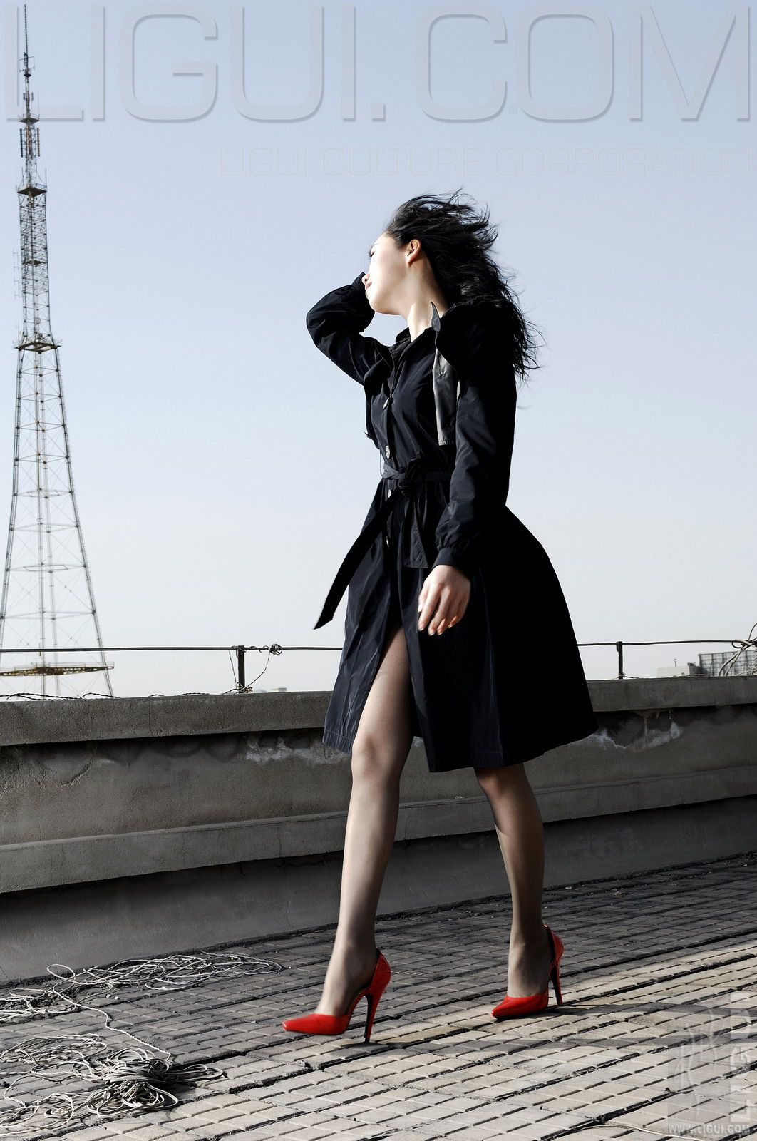 [柜 ligui] Model Cheng Helen Red and Black silk foot picture