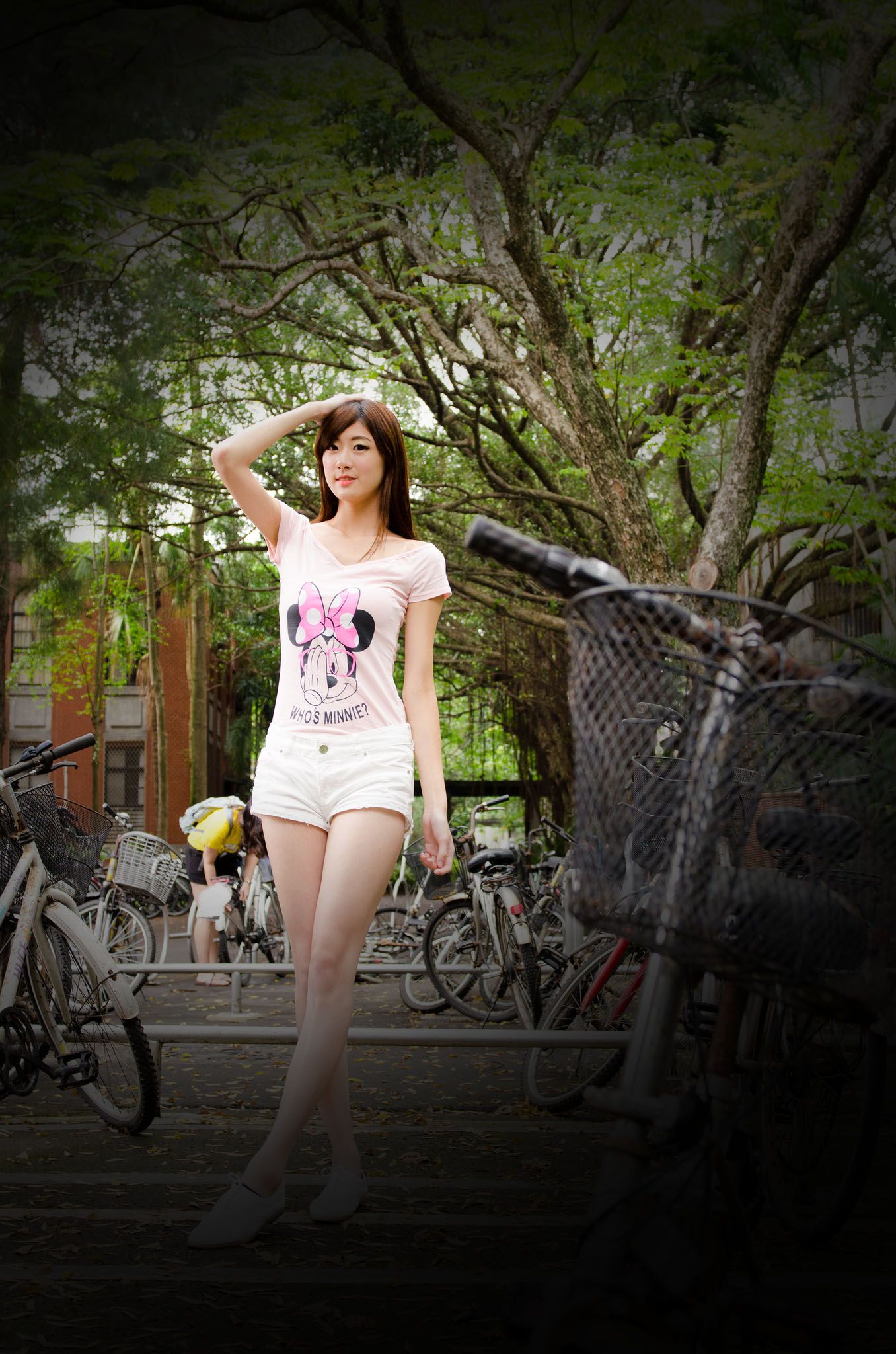 Queena / Lin Mojing “Taiwan University Out” Photo Album