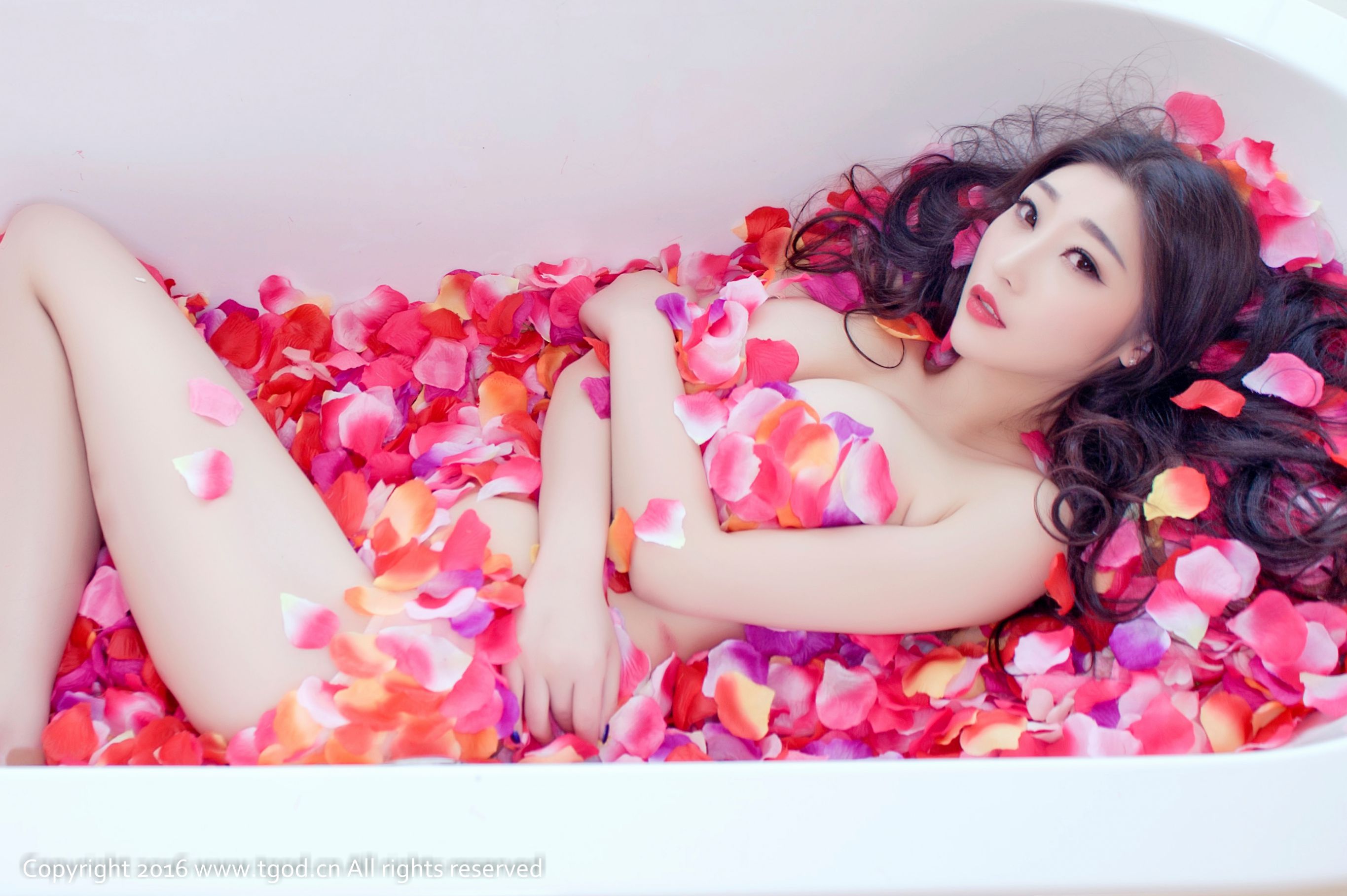 Daji/Xiao Liuyan D “Petals Wrapped in Bathtub Show” [Push Goddess TGOD] Photo Album