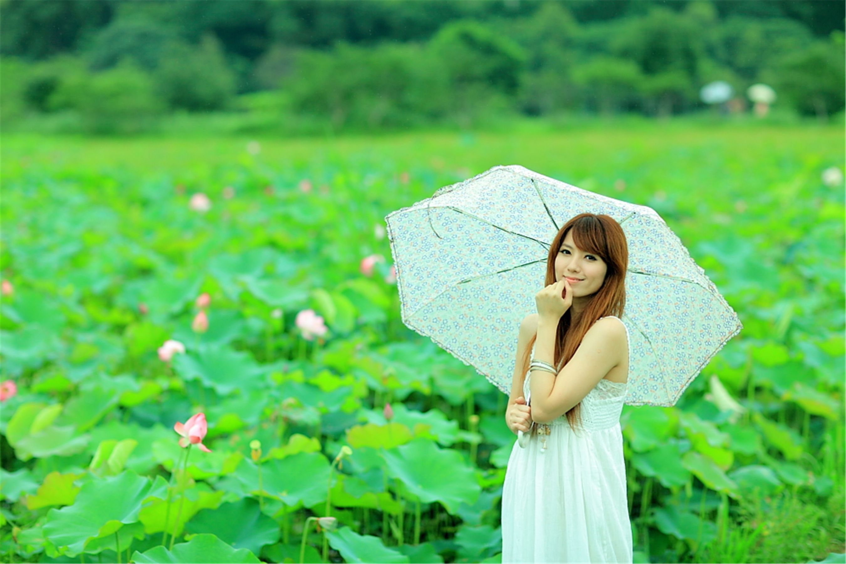 Taiwan’s Zhengmei Xiao Jing “Farm Early Summer Termage Scene” Beauty White Skirt Series Photo Collection