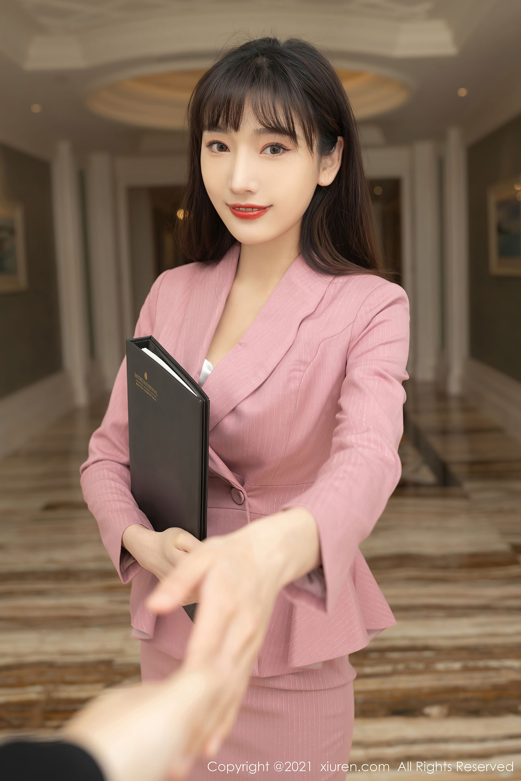 [人 xiuren] no.3533 Lu Yan – Customer Service Director Theme Series