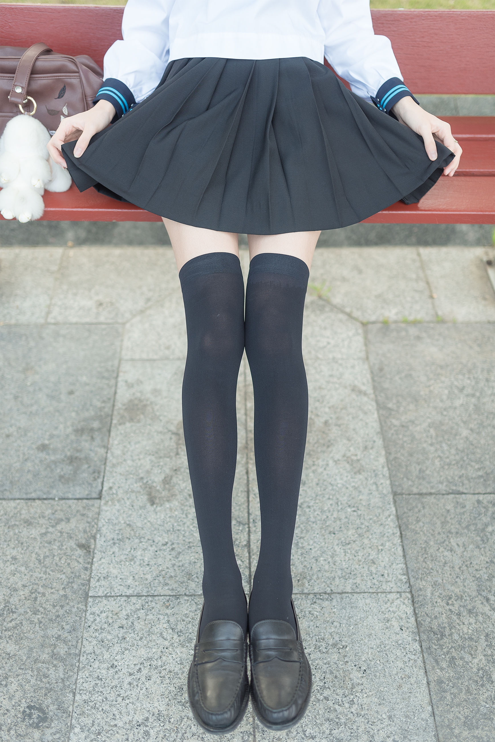 [Field of Wind] NO.003 Black Silk Beauty Legs Outdoor Photo Collection