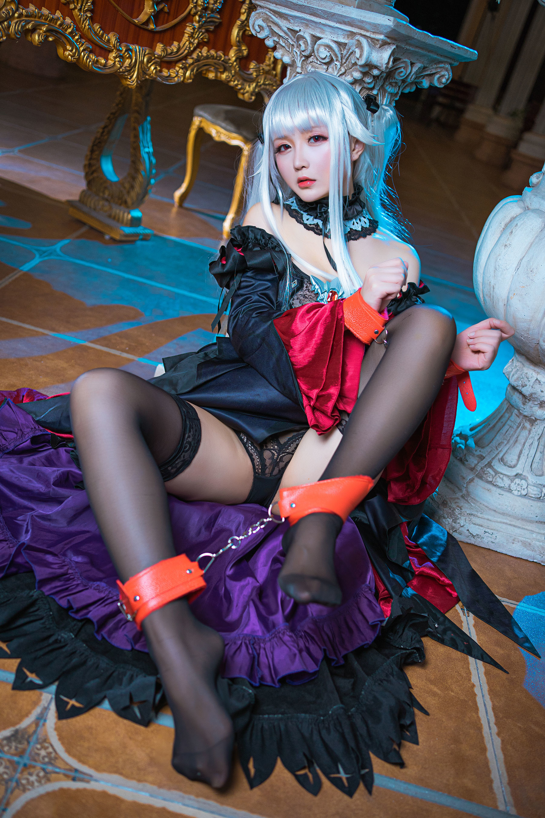 Coser Miss Star’s Late “Clarin Big Dress” photo set