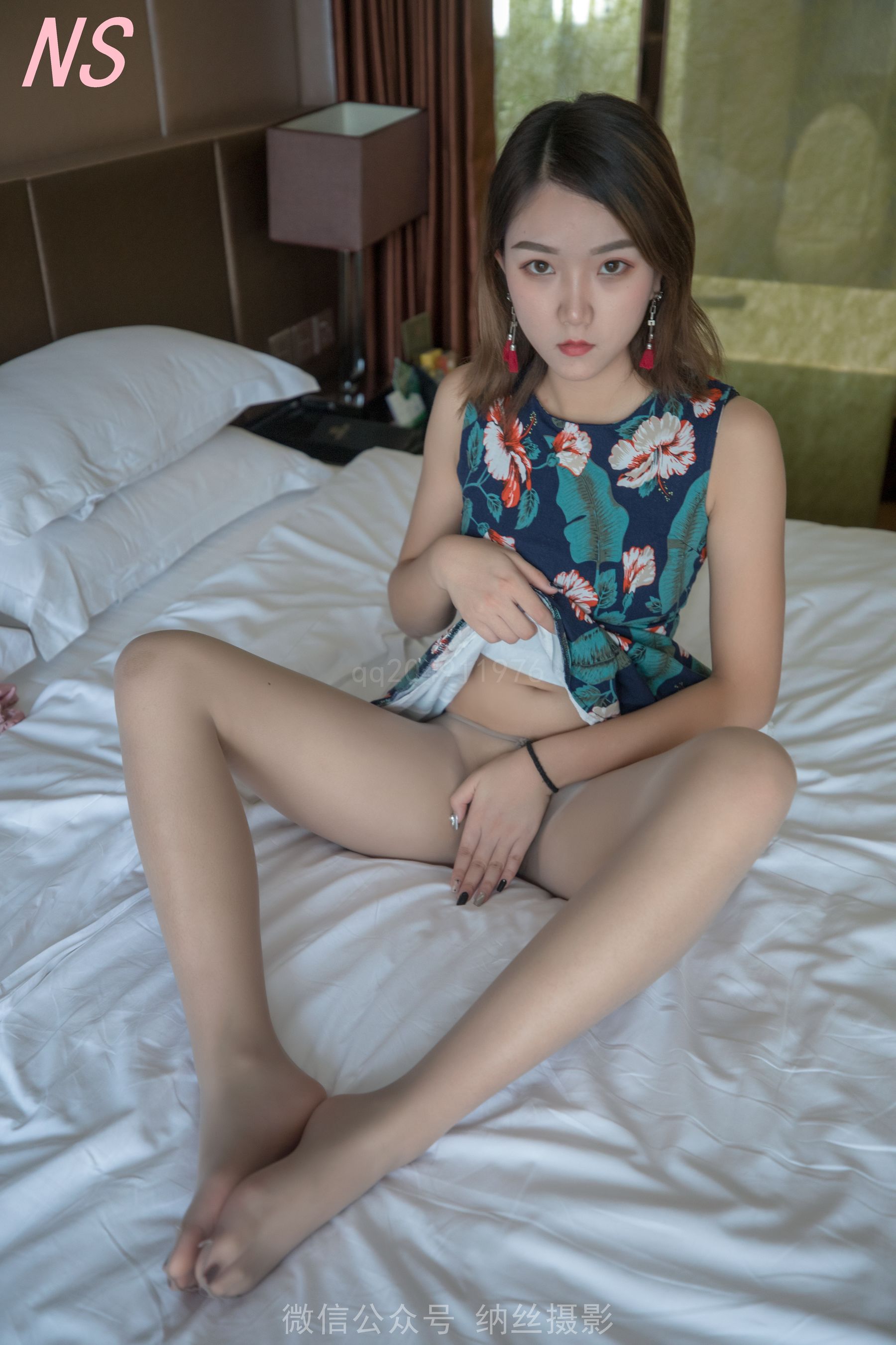 Yiyi “Super Beautiful Legs Seamless Stockings Tender Foot” [Nose Photography] Photo Collection