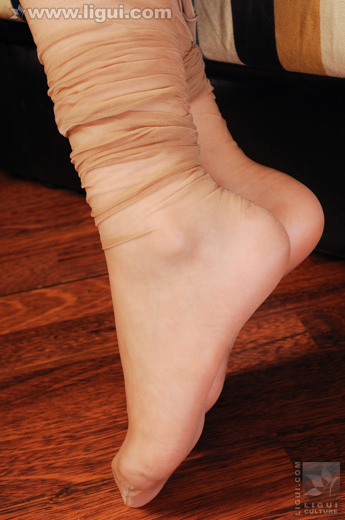 Model Wen Ting “sweet and cute fat stockings high heel” [柜 ligui] beautiful leg jade foot photo picture