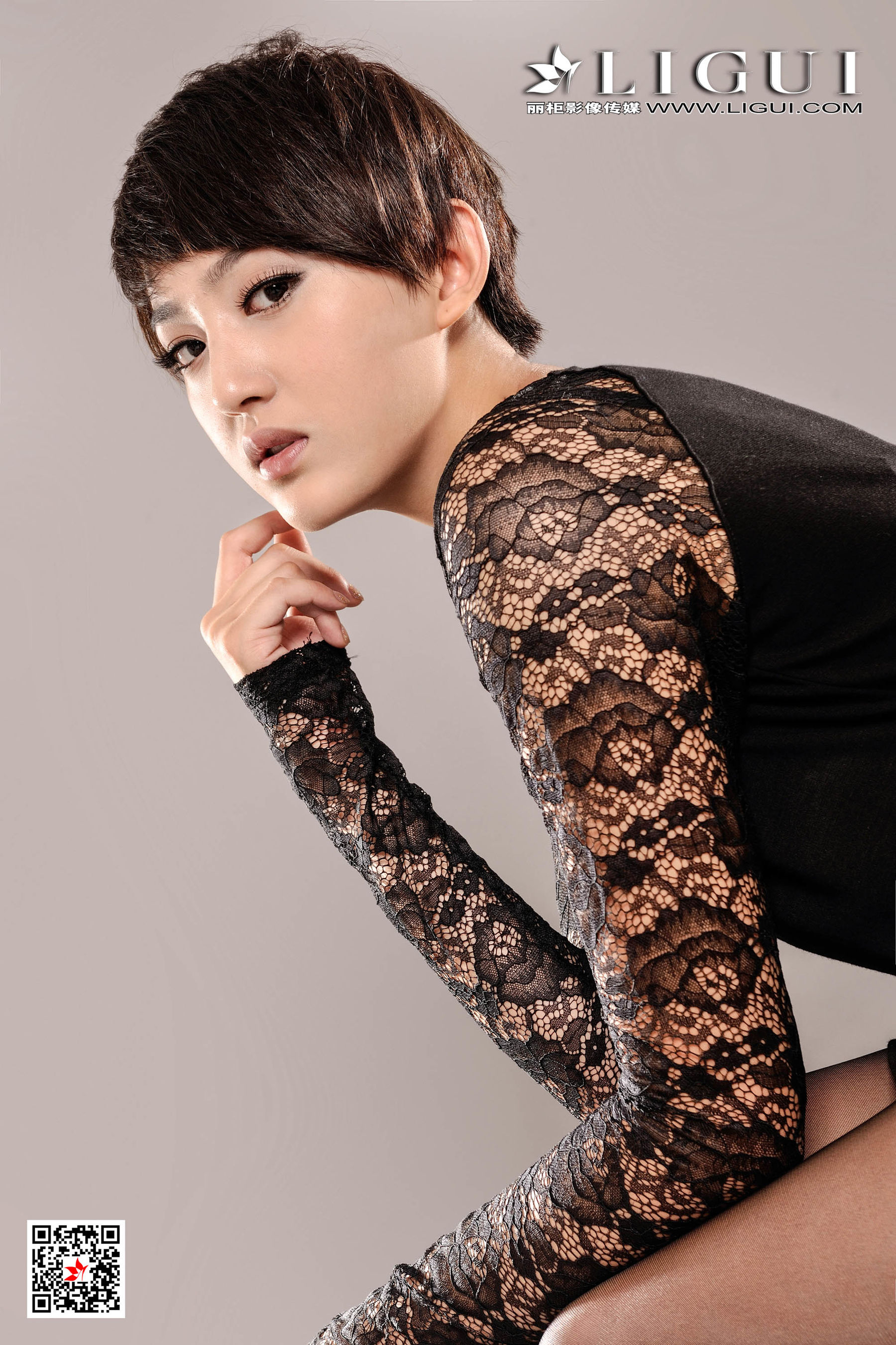 Model Xiaoqi “Black Lace” [Li Cabinet Ligui] Internet beauty photo album
