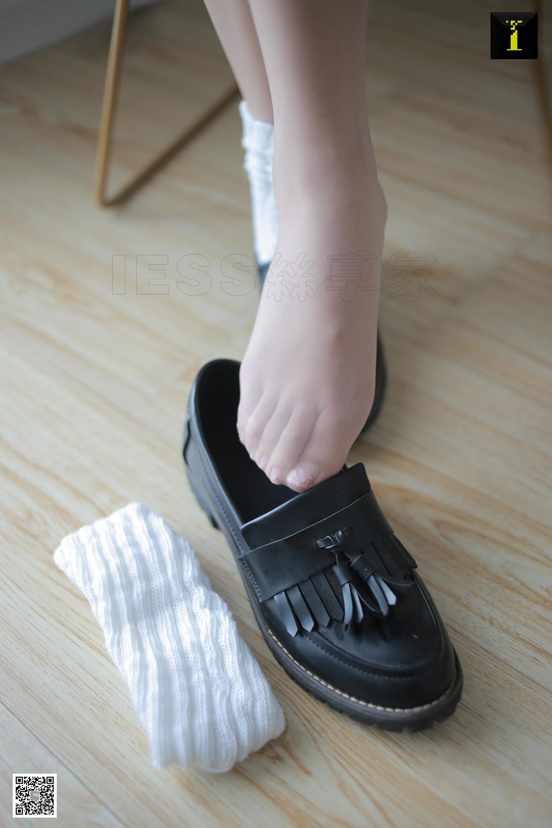 Model small shirt “small shirts to taste JK cotton socks” [IESS inexpensive] beautiful legs foot photo set