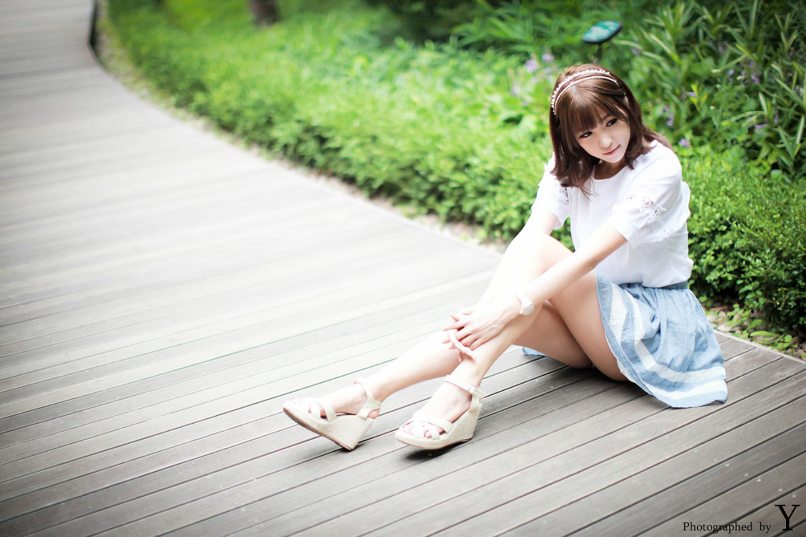 Li Enhui “Park short skirt outside shoot” [Korean beauty] photo set