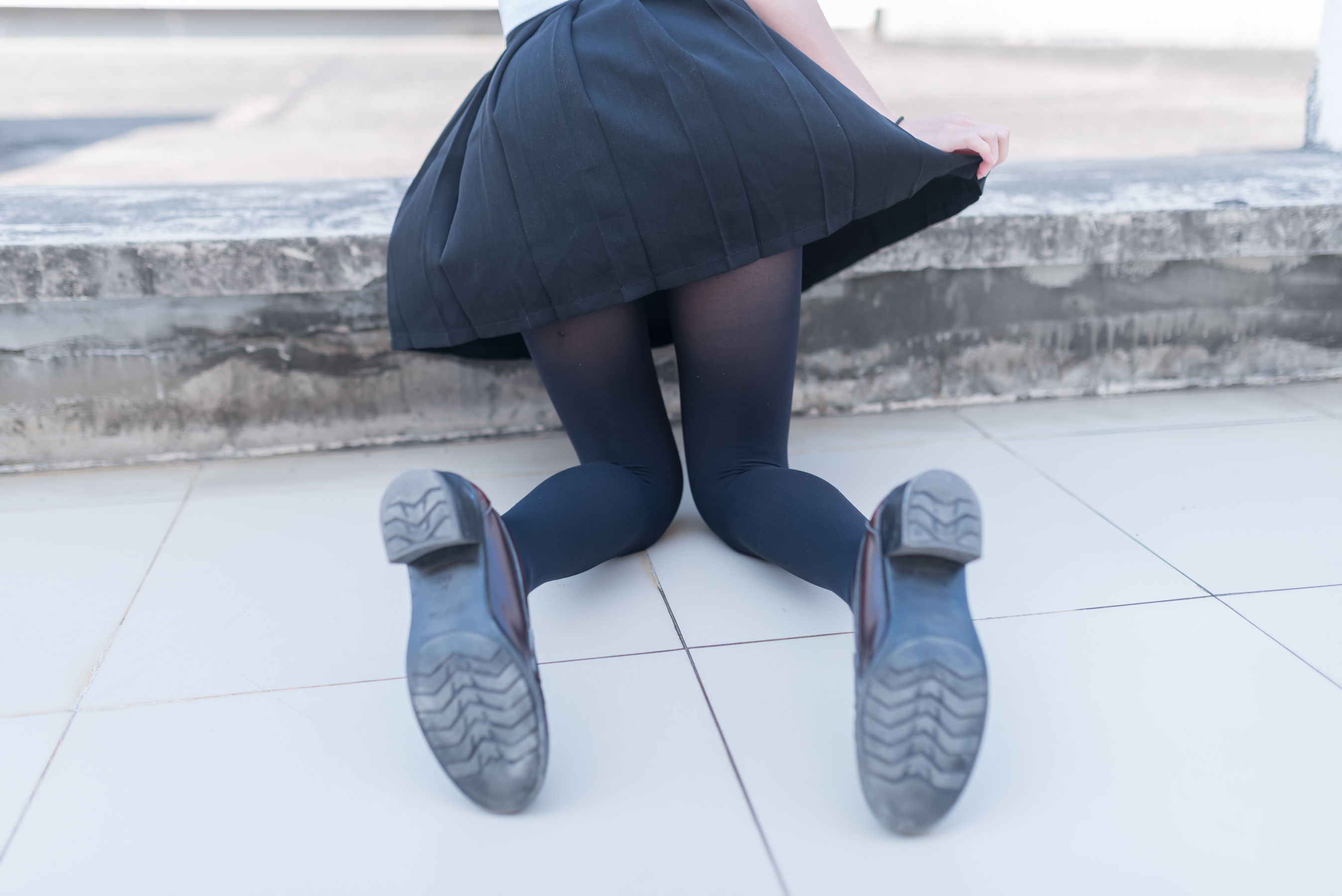 [Field of Wind] NO.031 Black Silk School Girl on the Roof Photo Album