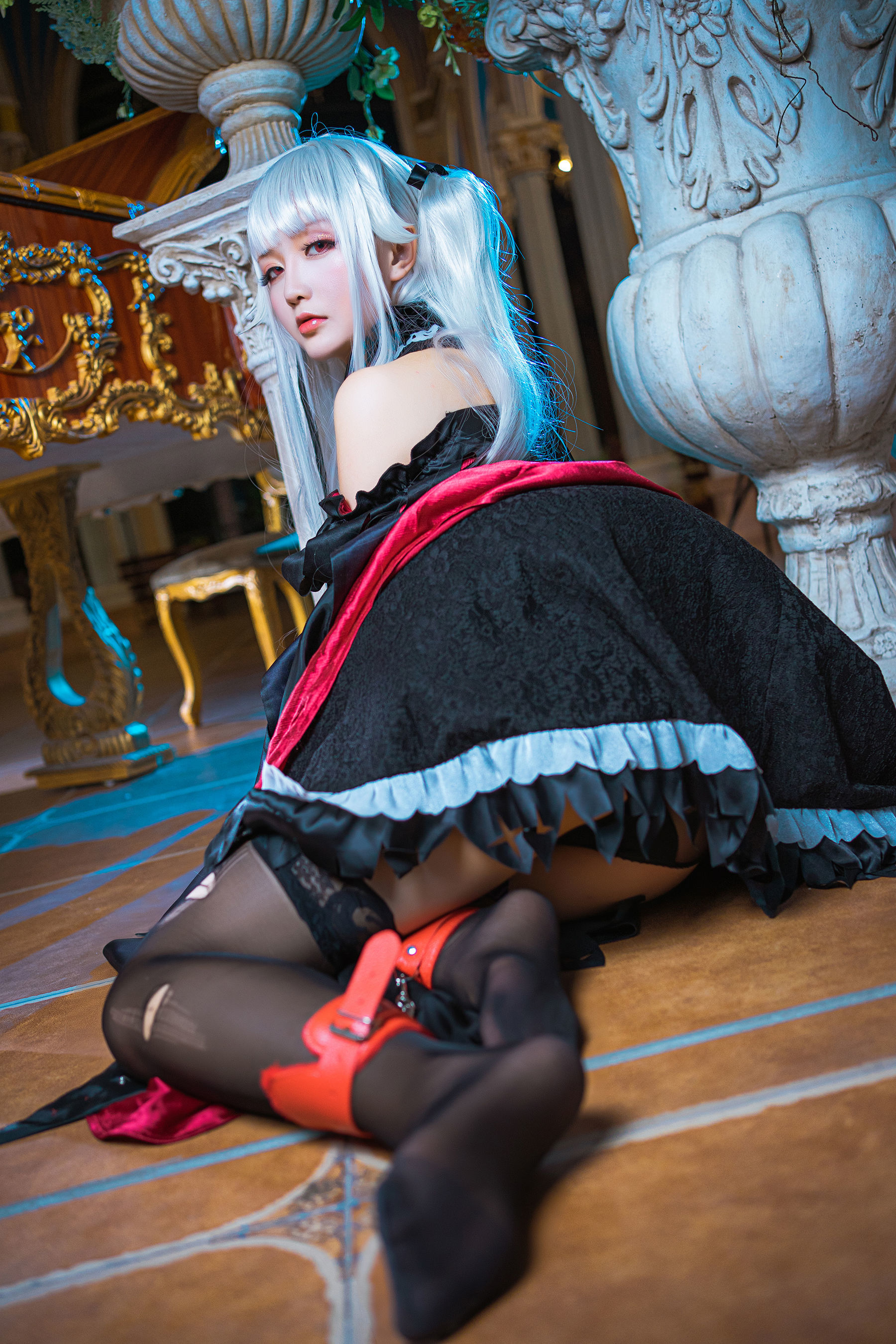 Coser Miss Star’s Late “Clarin Big Dress” photo set