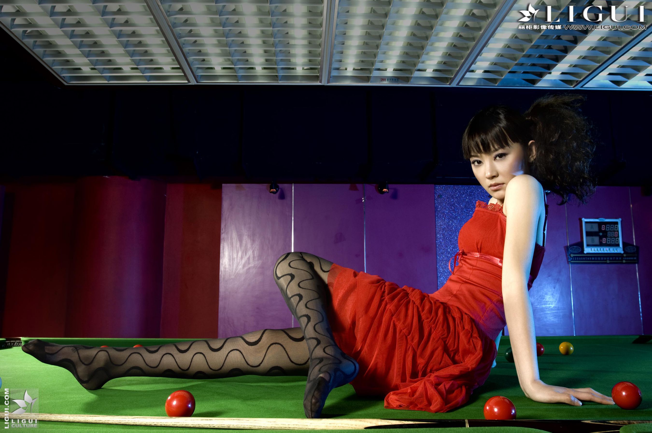 Model Mi Huimei “The Braking Machine in the Billiards Room” [丽柜LiGui] Beautiful legs and jade feet photo pictures