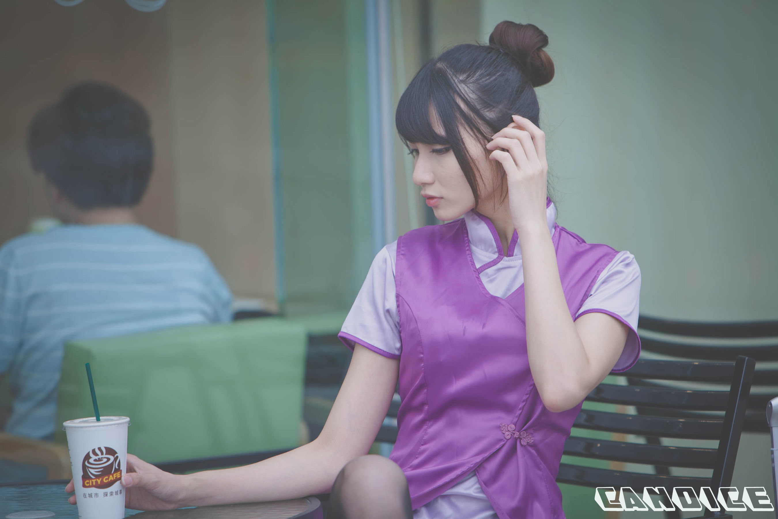 [Taiwan Zhengmei] Cai Translation Candice “flight attendant black silk street shoot” photo set