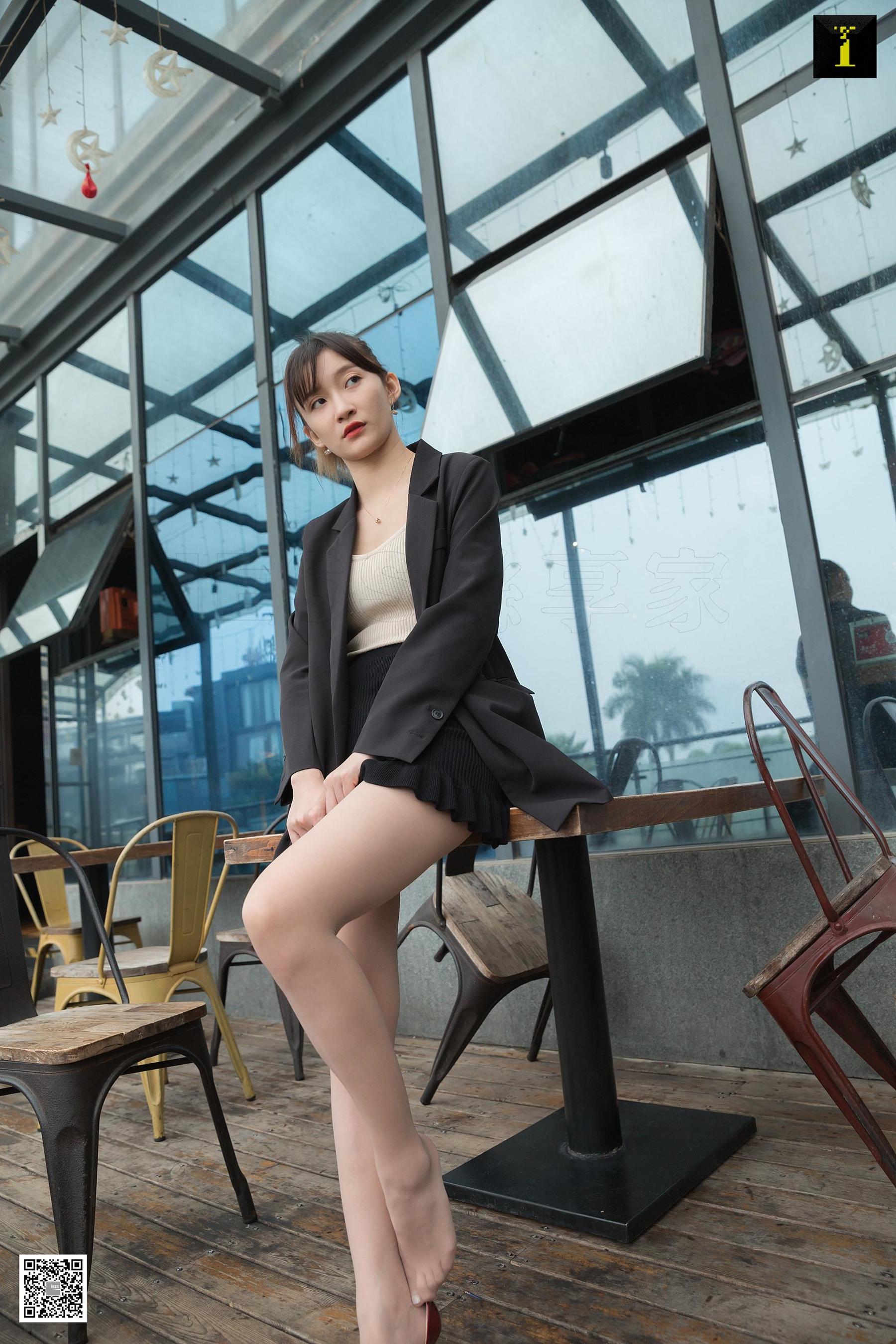 Autumn and Autumn “Autumn Workshop Time” [异 思 趣 向 i] Beautiful legs foot photo set