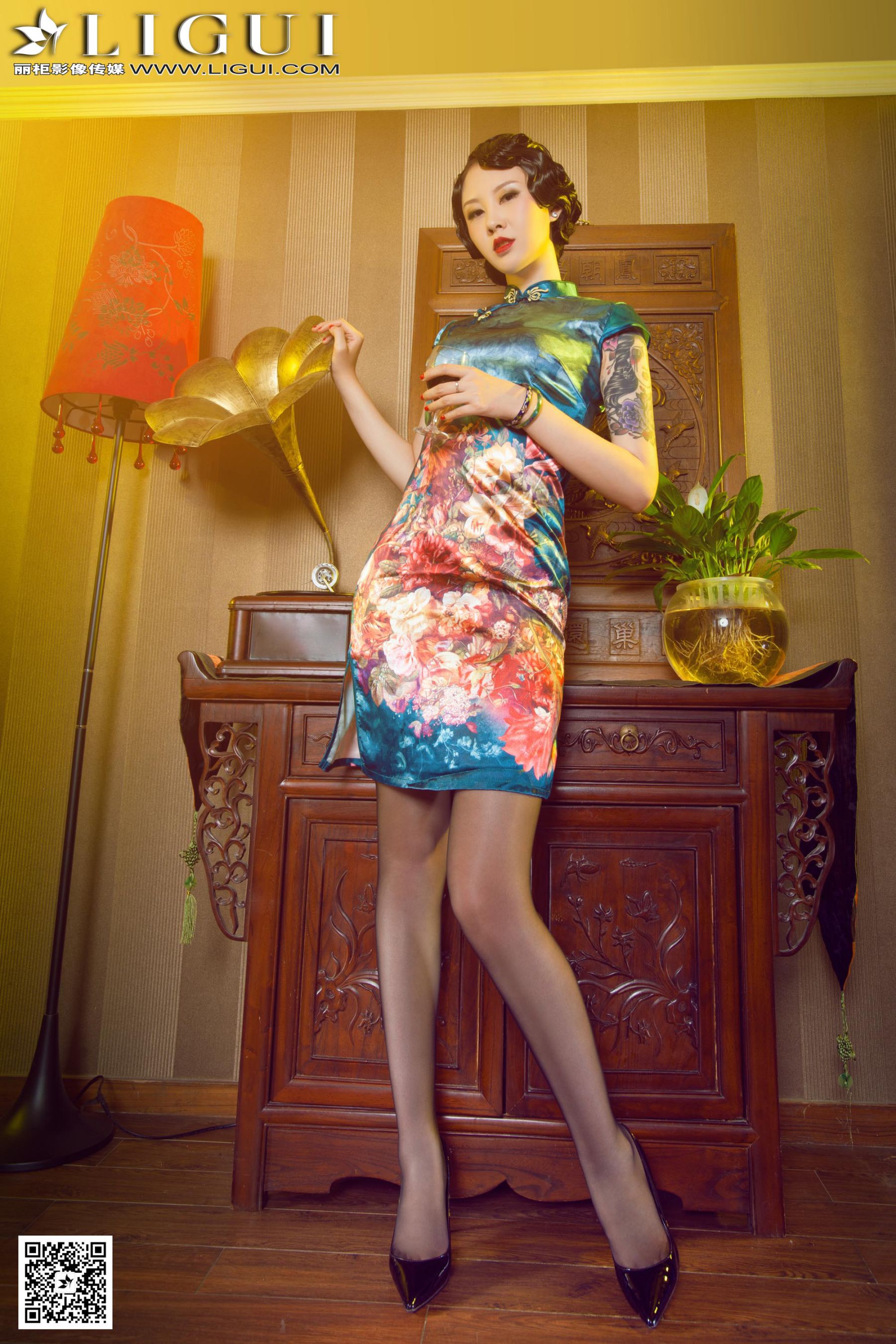 Model Fifi “classical cheongsam gray beauty” up and down complete works [柜 liGUI] beautiful legs, silk foot picture