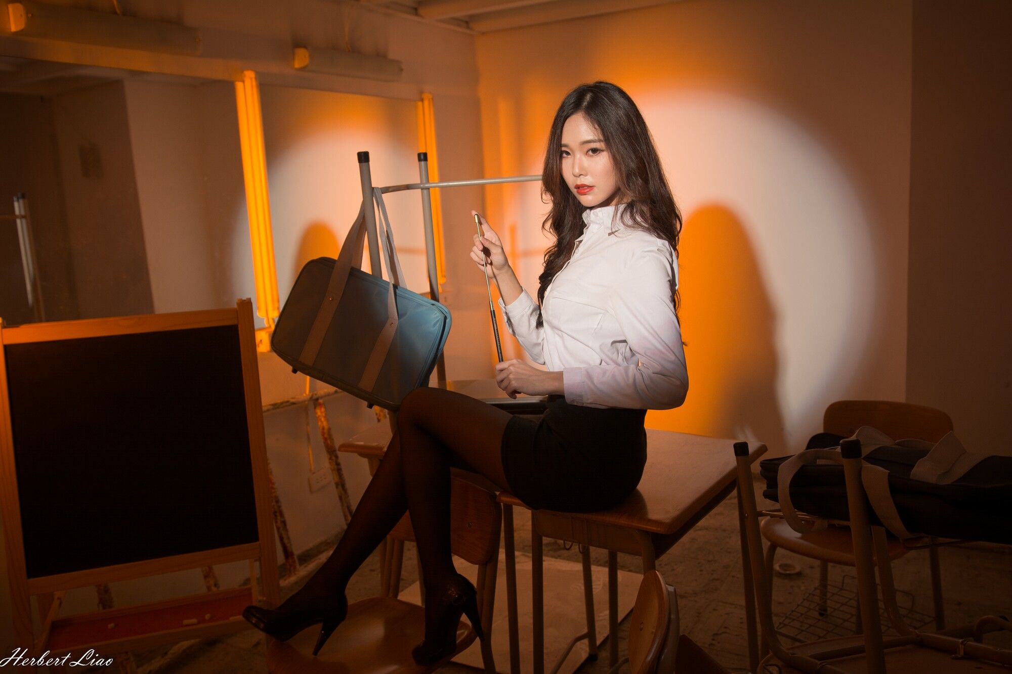 [Taiwan Zhengmei] Huang Yuxi Rubis “Black Silk Fantastic Teacher” Photo Album
