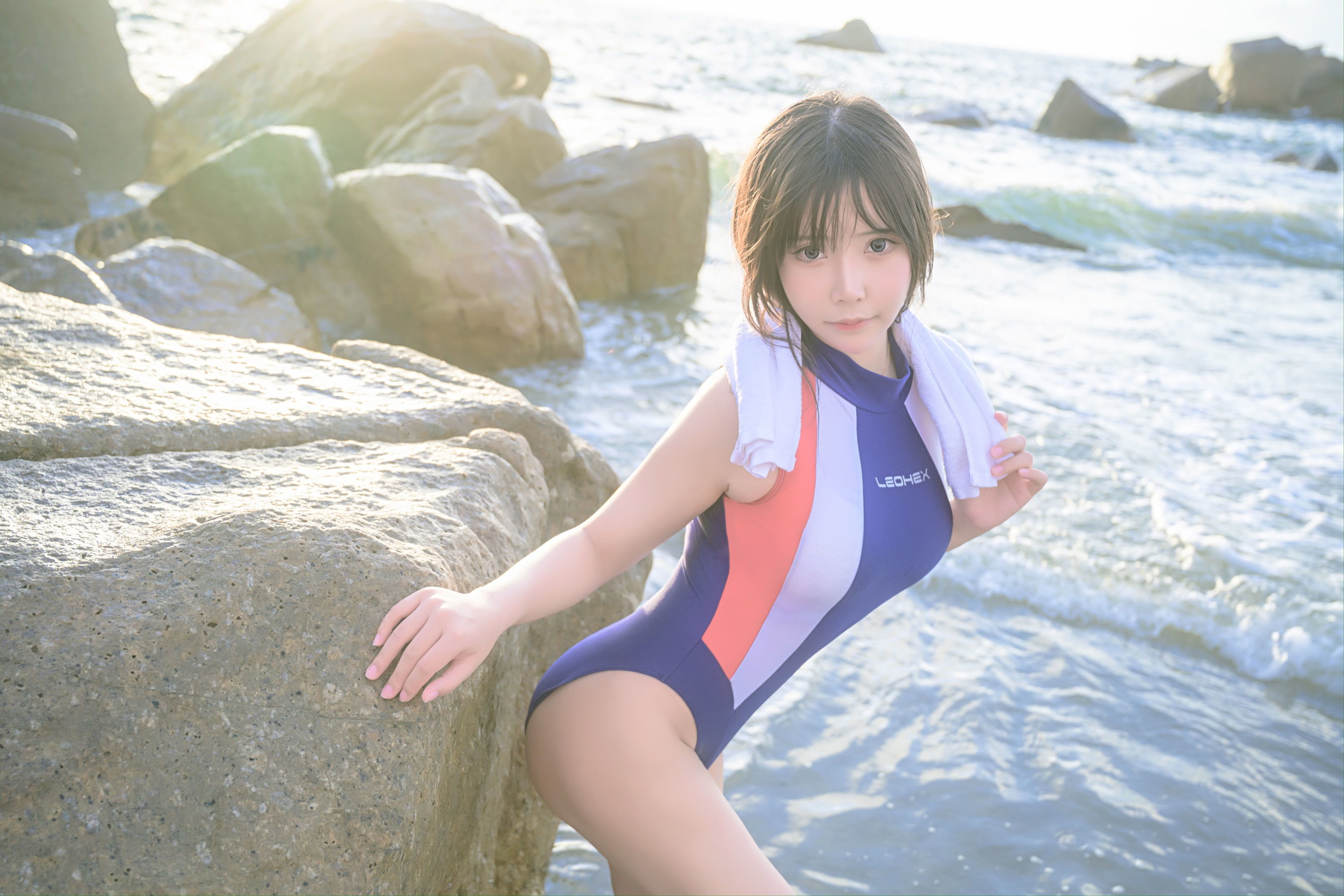 Second Yuan sister hugs the Mozi AA “Athletics Swimwear” photo set