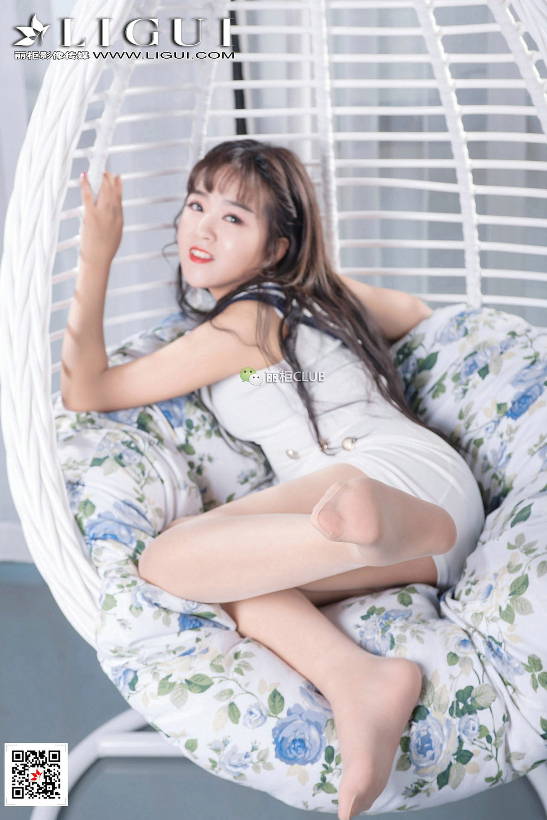 Model Liu Yue “Cradle Chair Silk Foot Beautiful Legs” [丽柜Ligui] Photo Album