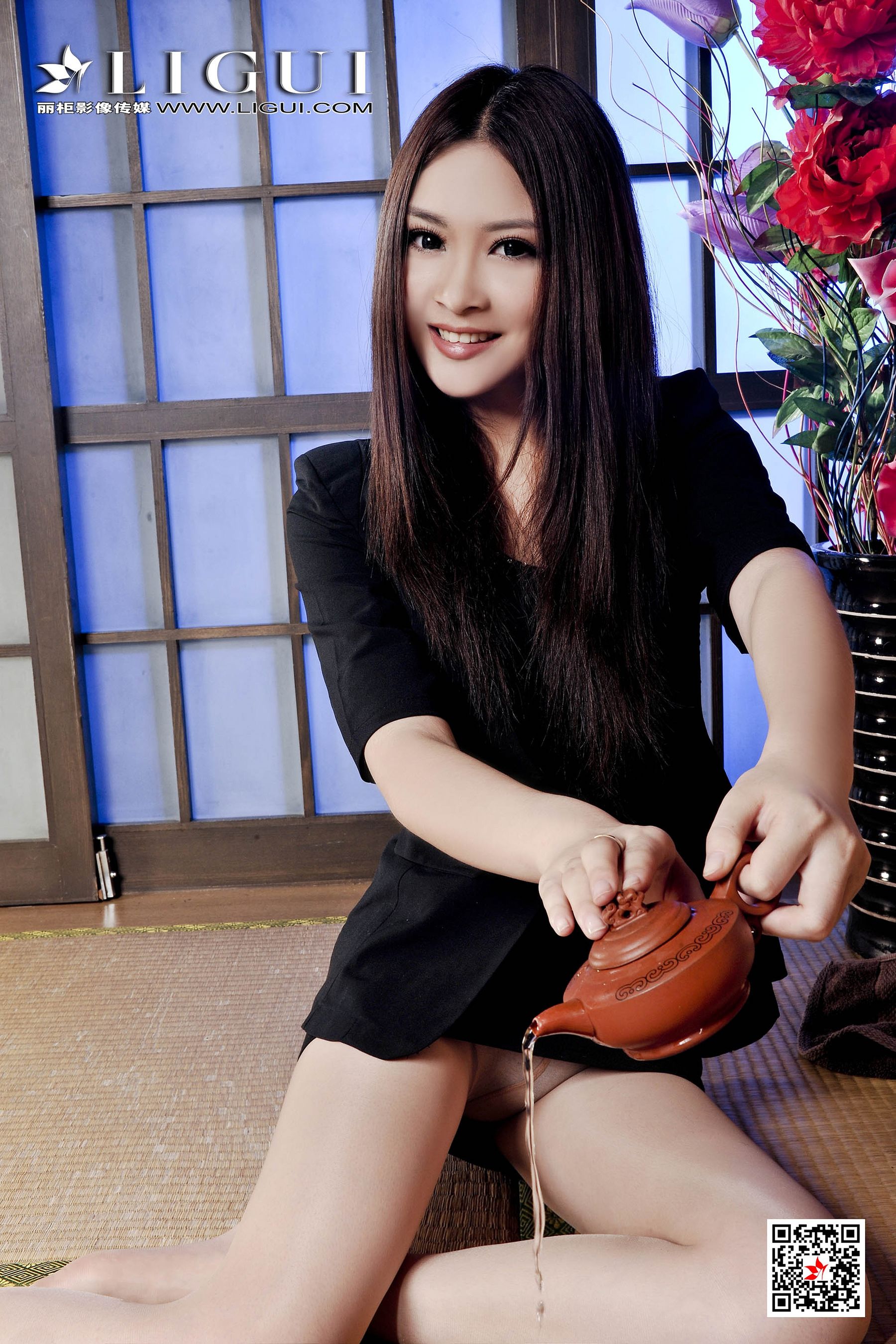 [丽柜Ligui] Network Beauty Model Yoona – Tea Art Silk Foot Girl