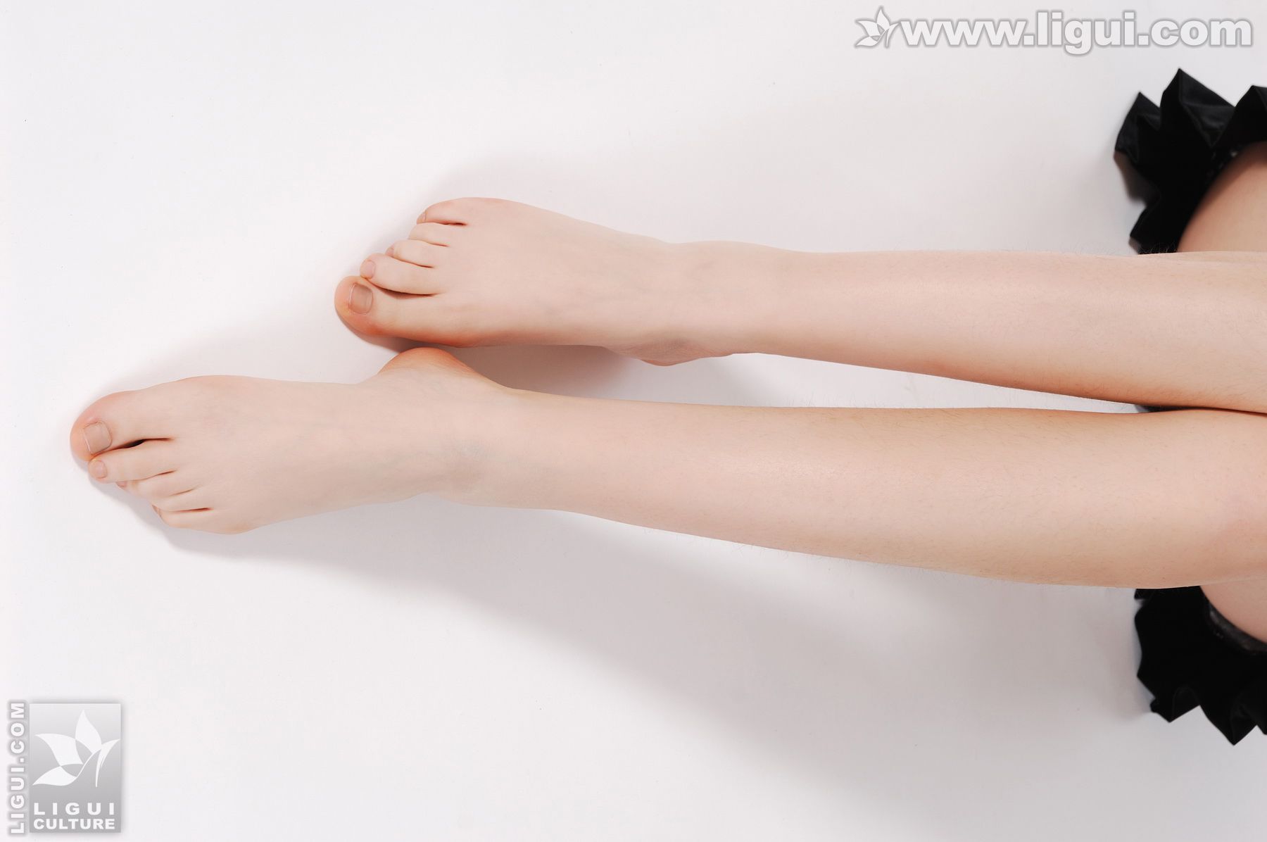 Model Zhang Fengjiao “Simple High Heel Beautiful Foot Show” [丽柜LiGui] Photo pictures of beautiful legs and jade feet