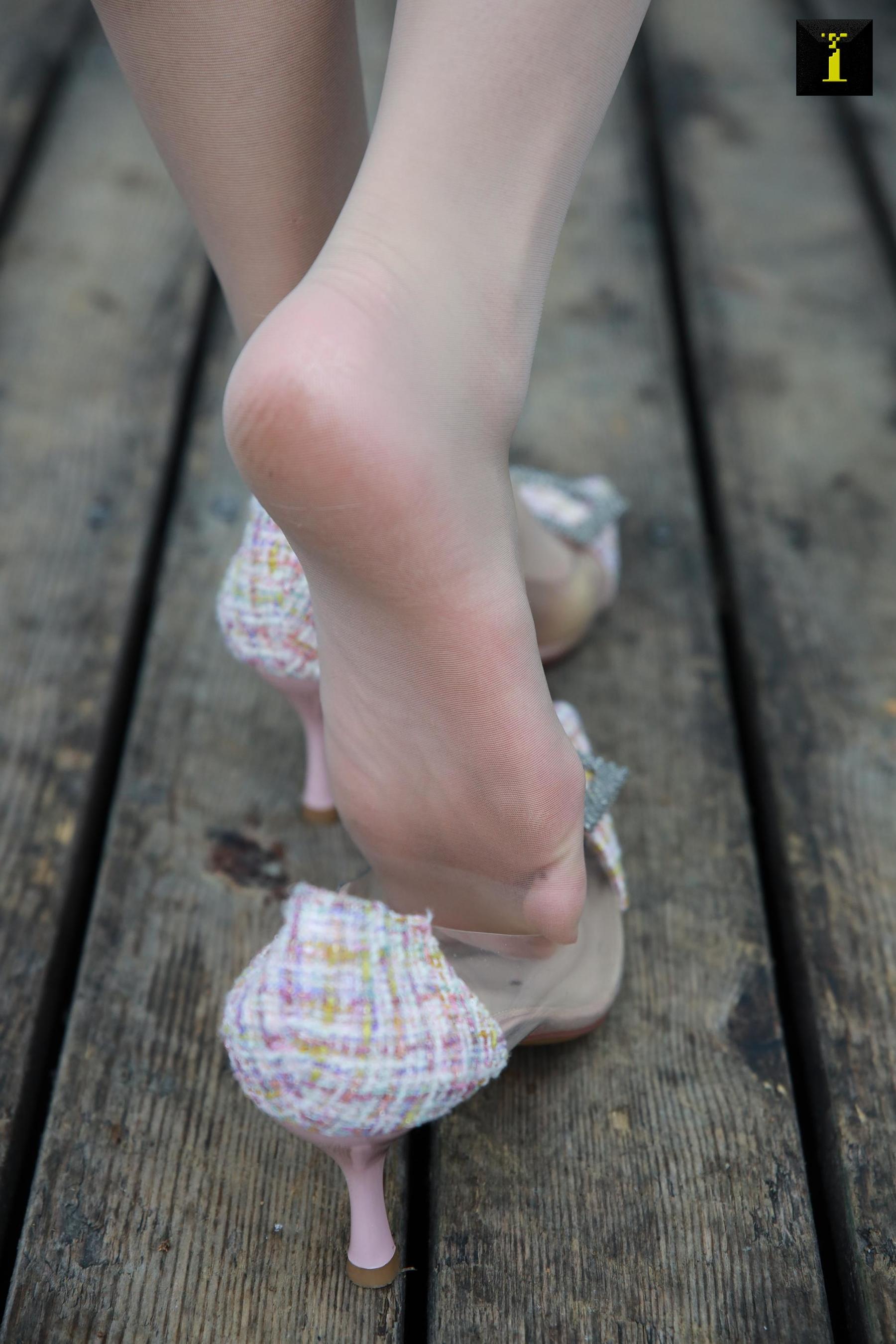 Yu Xi “Sister Yu Xi in the Fog” [Different Thoughts to IESS] Stockings Beautiful Leg Photo Collection