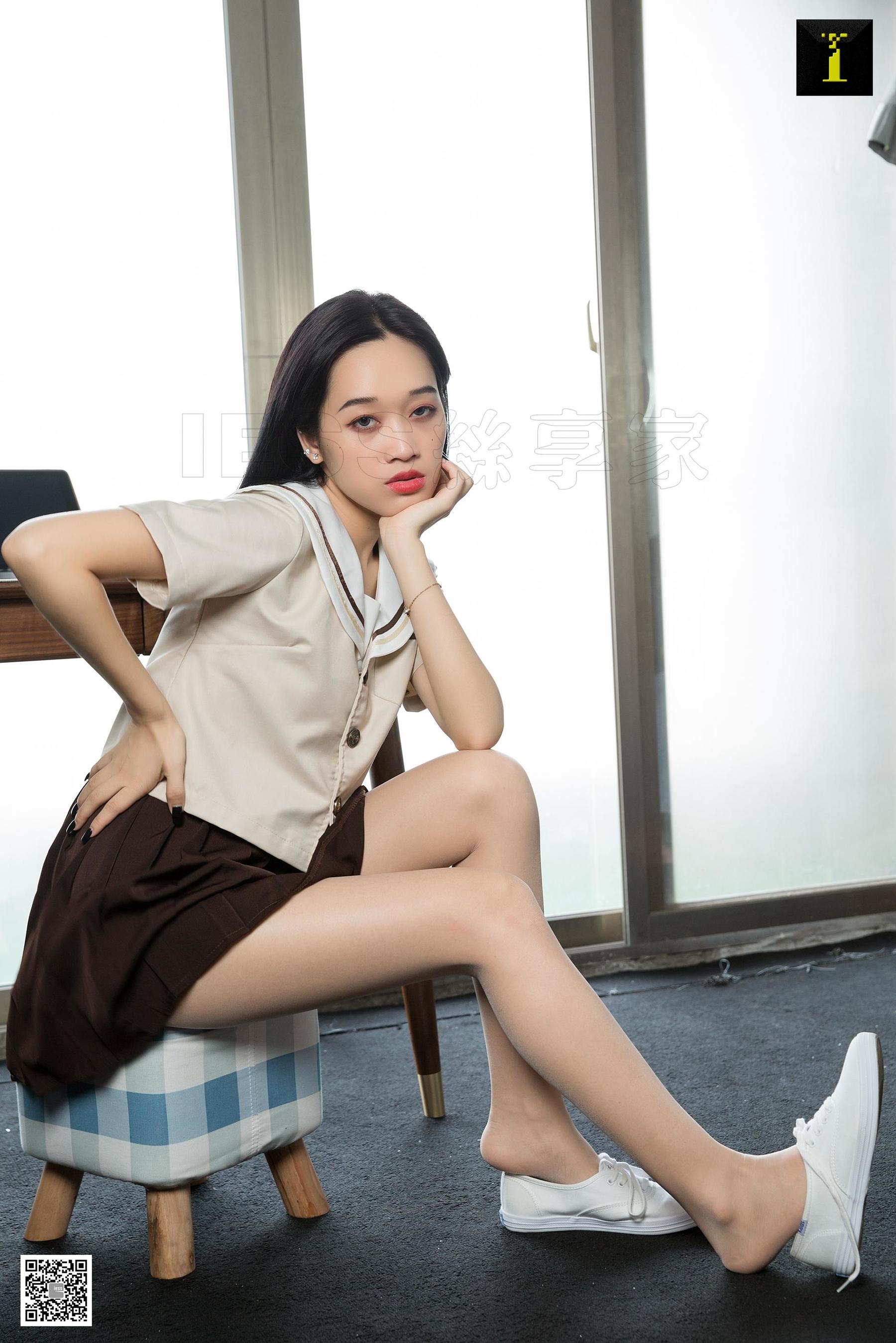 Model Cola “JK can also be charming” [异 思 趣 i i] photo set