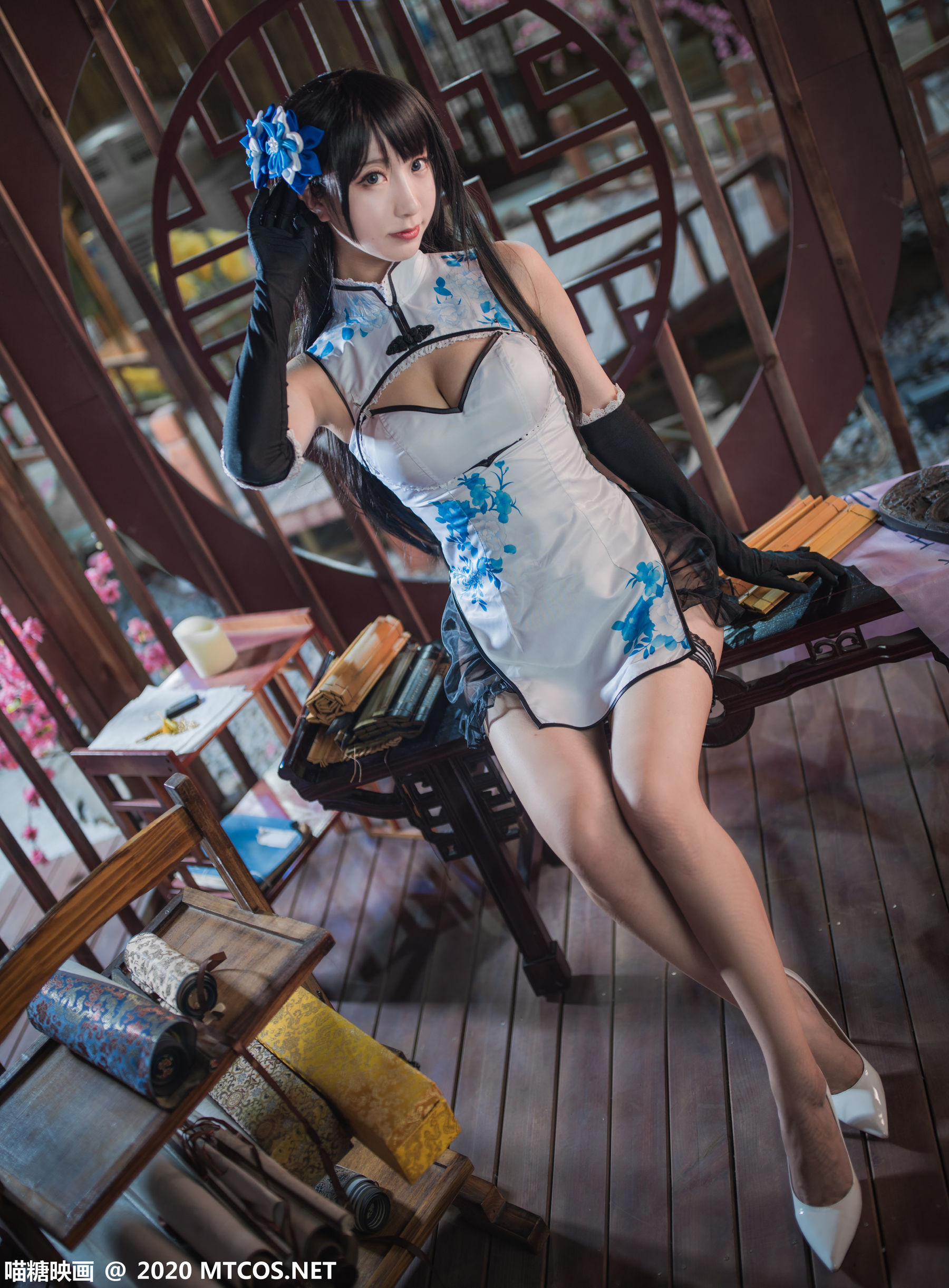 [糖] HML.014 “Bottle cheongsam” photo set