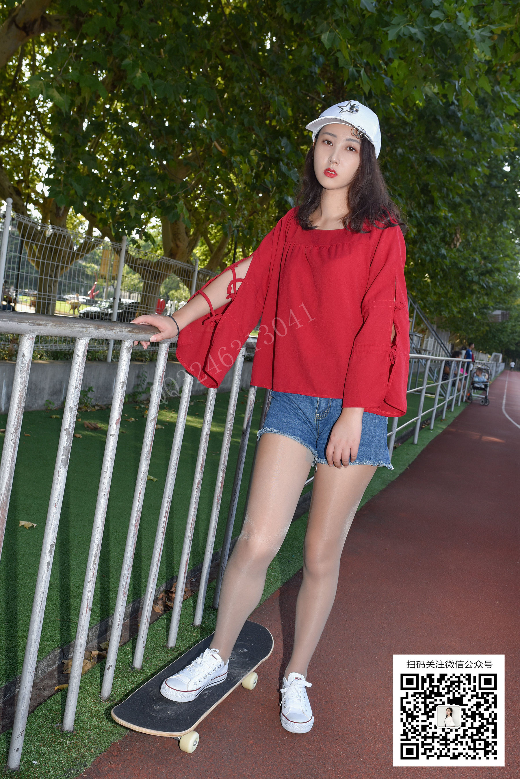 [Dagui model] No.078 Yue Yue – wearing stockings to play skateboard