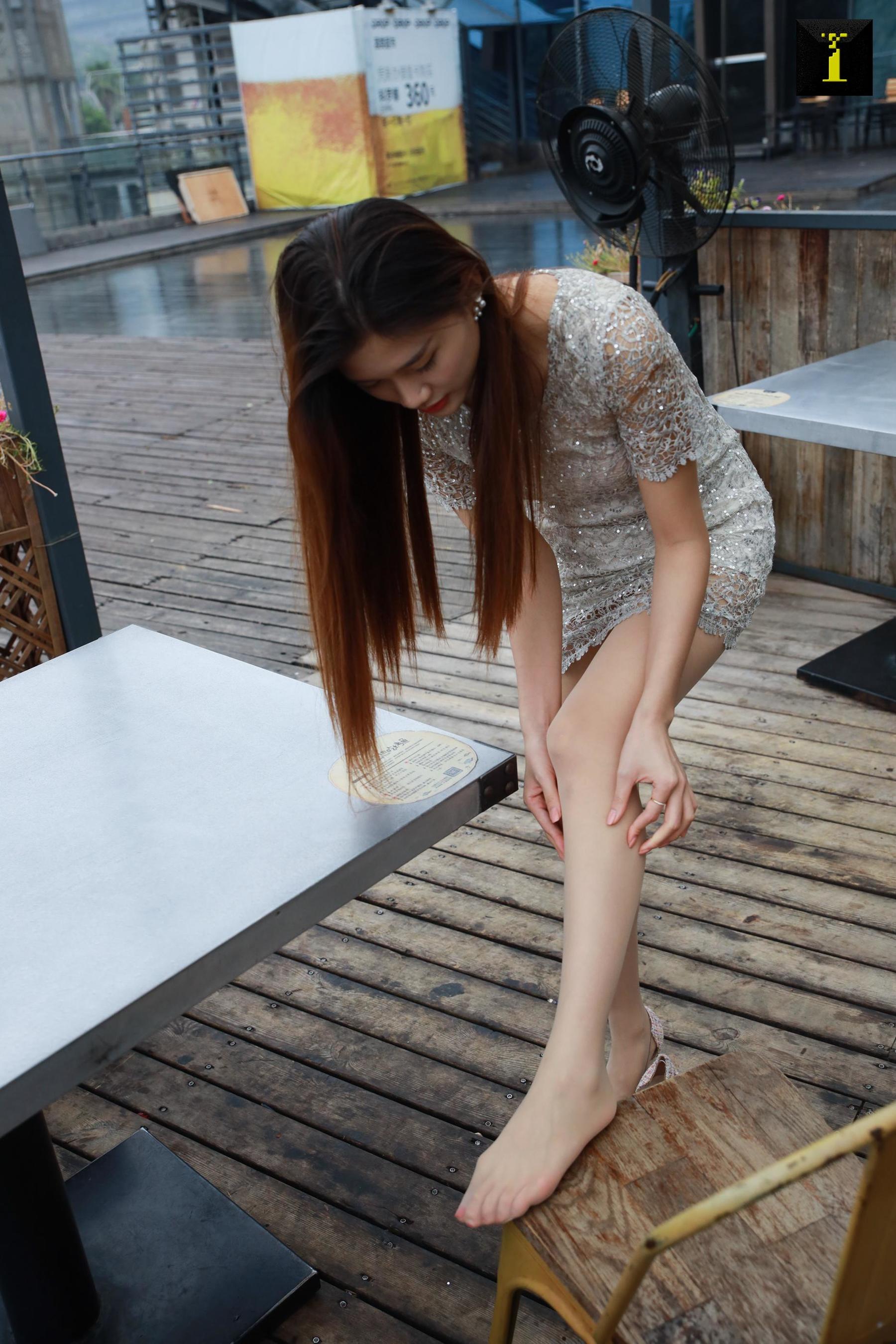 Yu Xi “Sister Yu Xi in the Fog” [Different Thoughts to IESS] Stockings Beautiful Leg Photo Collection