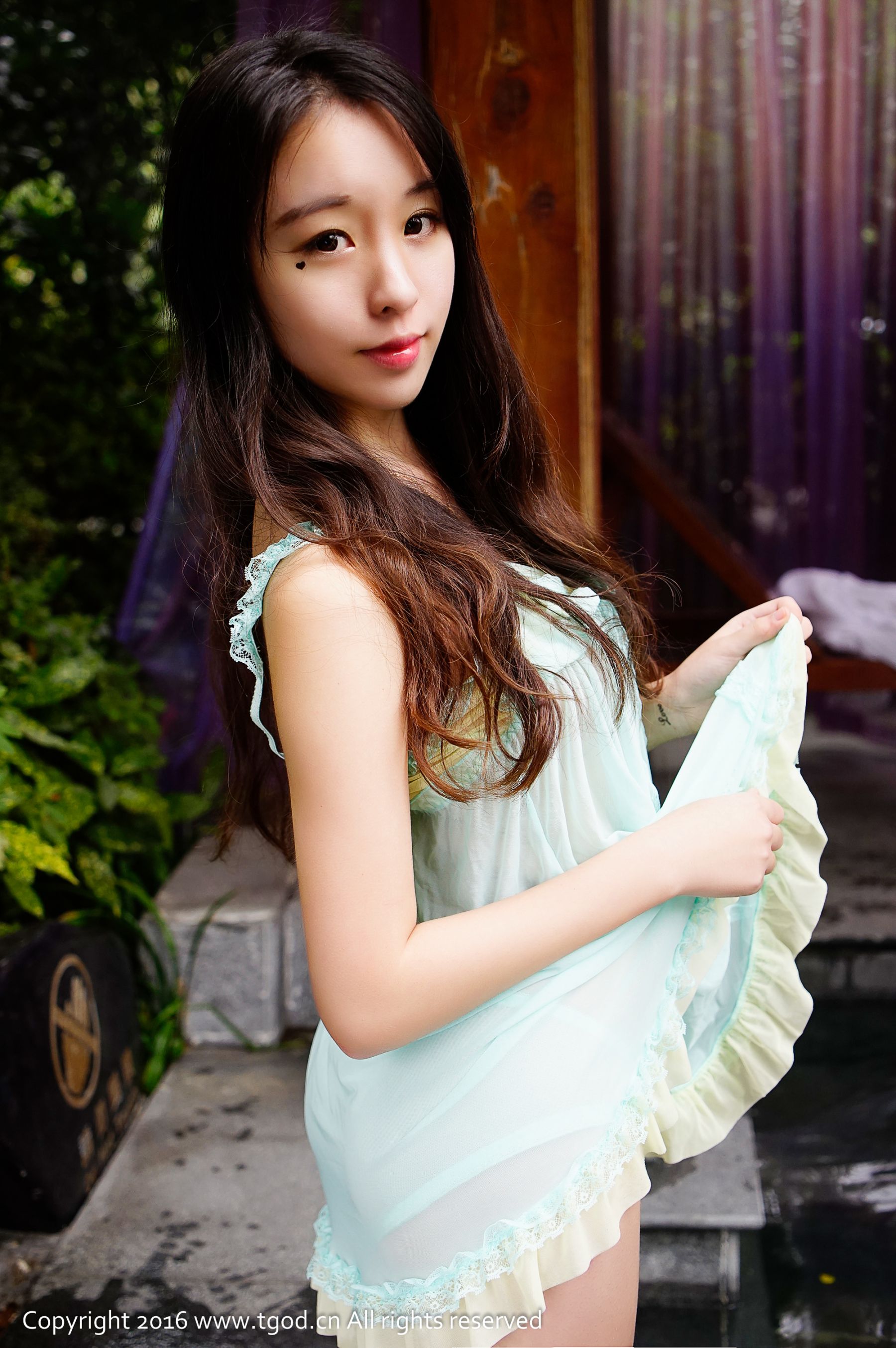 Zixuan Crystal “Skirt and Belly Pouch Large-scale Hot Spring Show” [Push Goddess TGOD] Photo Album
