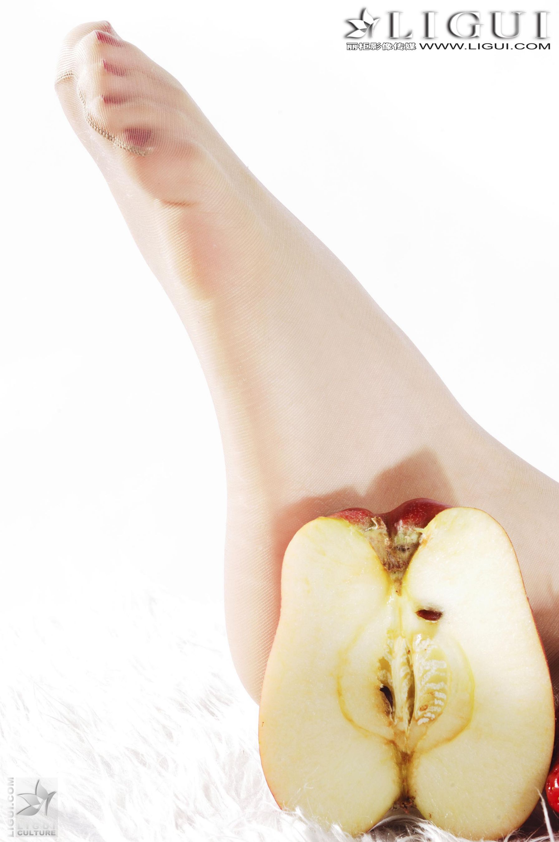 Model Wenwen “Fruit Jade” [柜 ligui] beauty foot picture