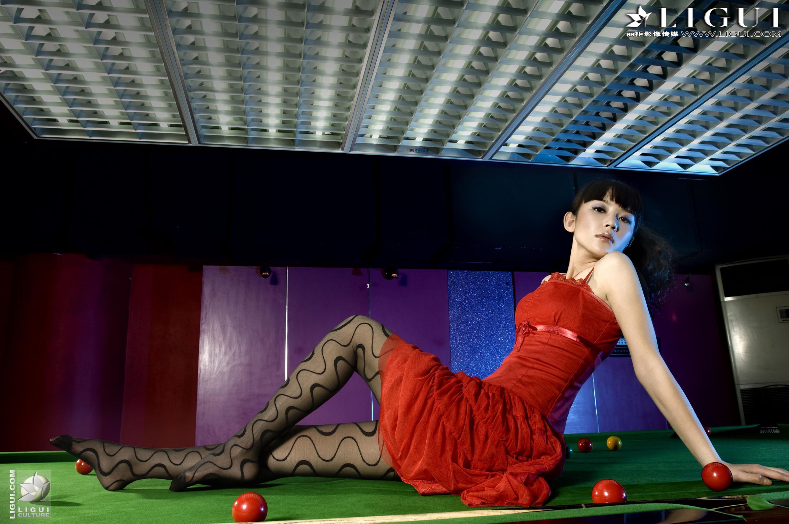 Model Mi Huimei “The Braking Machine in the Billiards Room” [丽柜LiGui] Beautiful legs and jade feet photo pictures