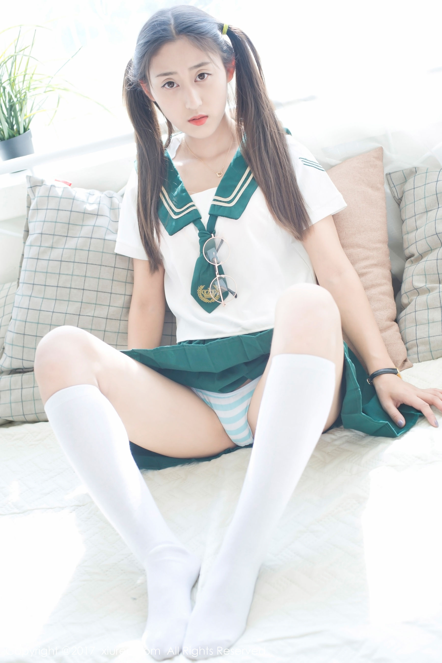Huihan Iris “Student Uniform + Petal Underwear” [人 网 xr] No.802 Photo Collection