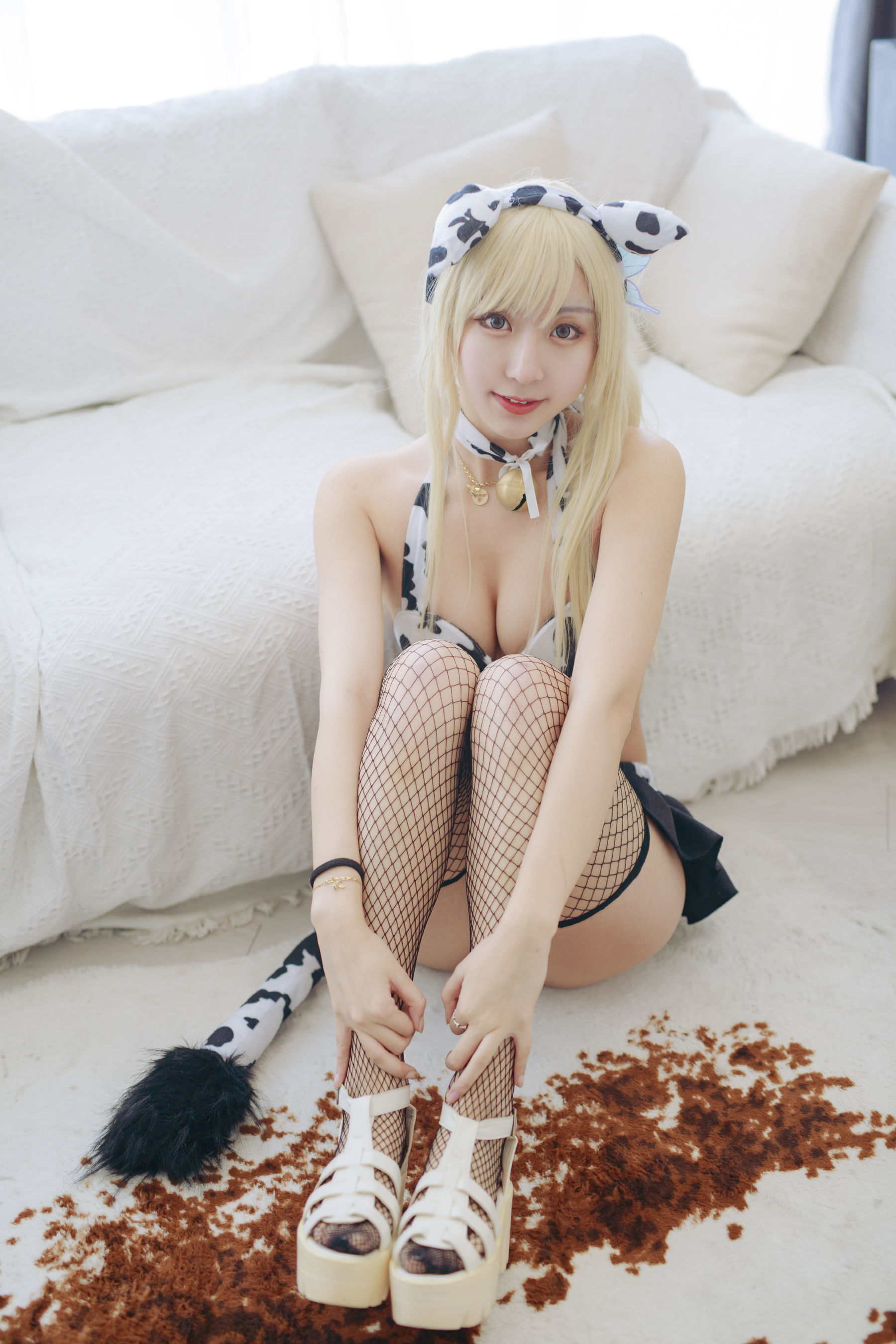 Popular COSER Kagawa “Xi Nai Cow” photo set