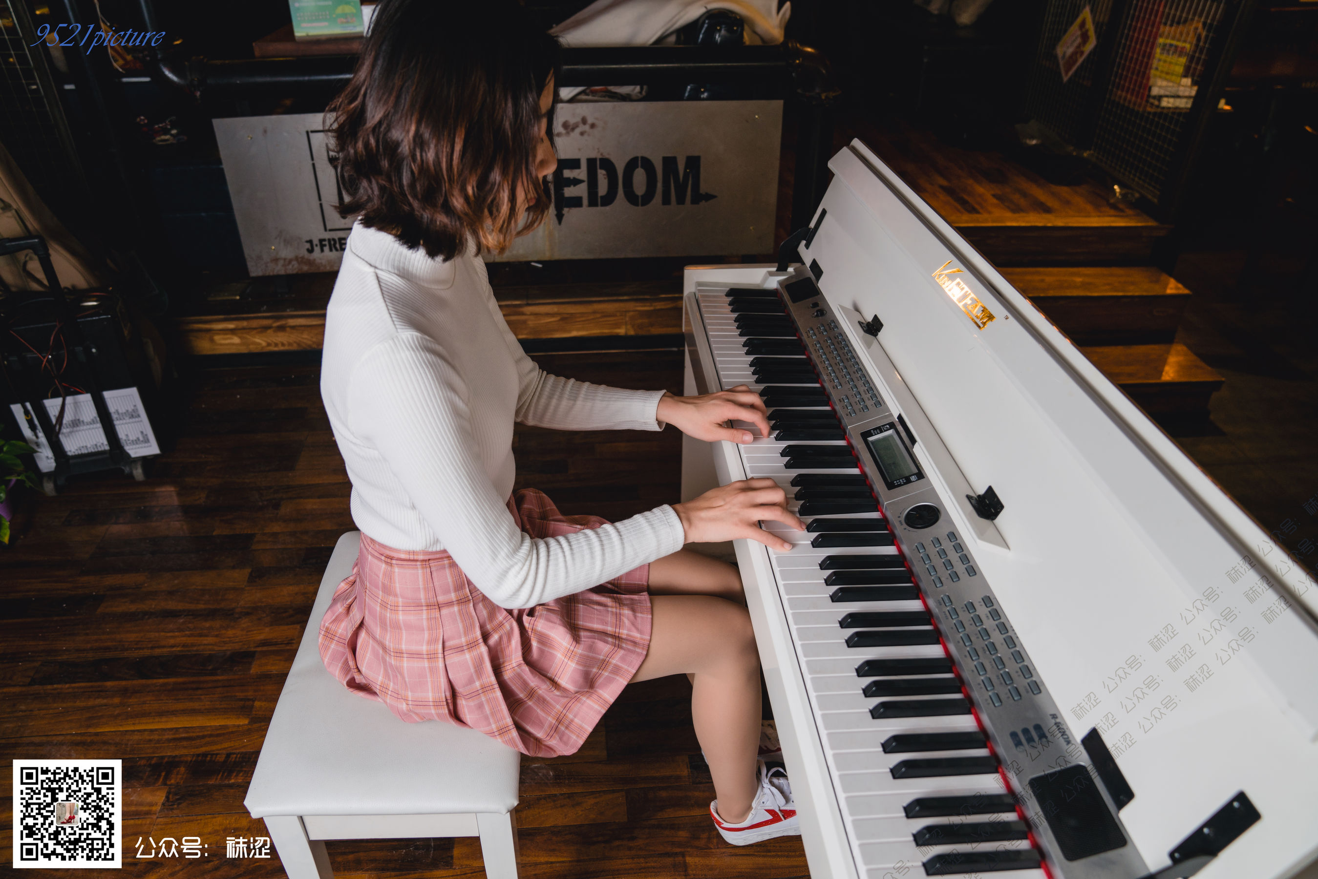 [Socks] VOL.029 Sydney – Pink pleated skirt complexion velvet stockings