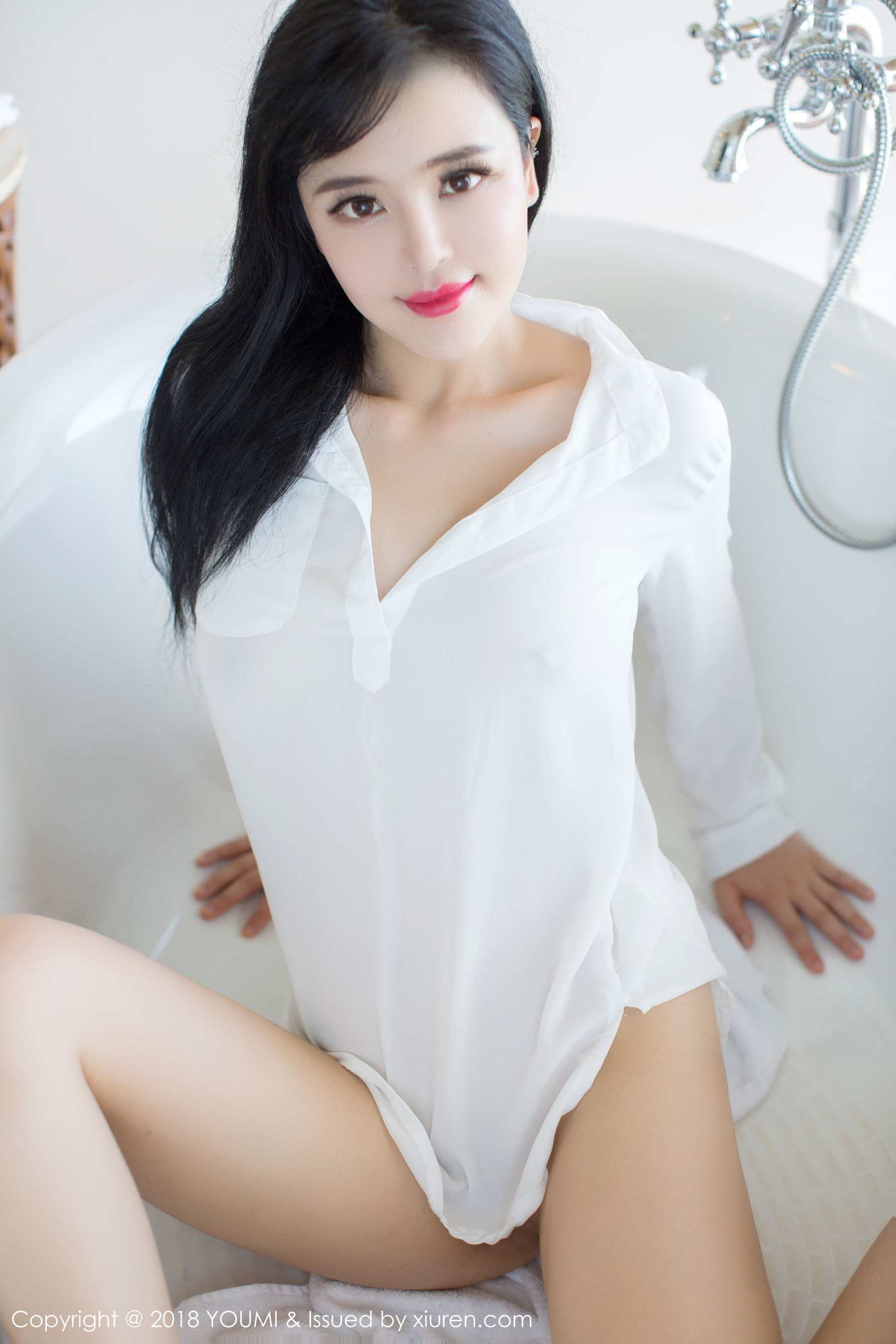 Liu Yuer “White Shirt + Black Seat Linger” [尤 荟 YOUMI] VOL.107 Photo Collection