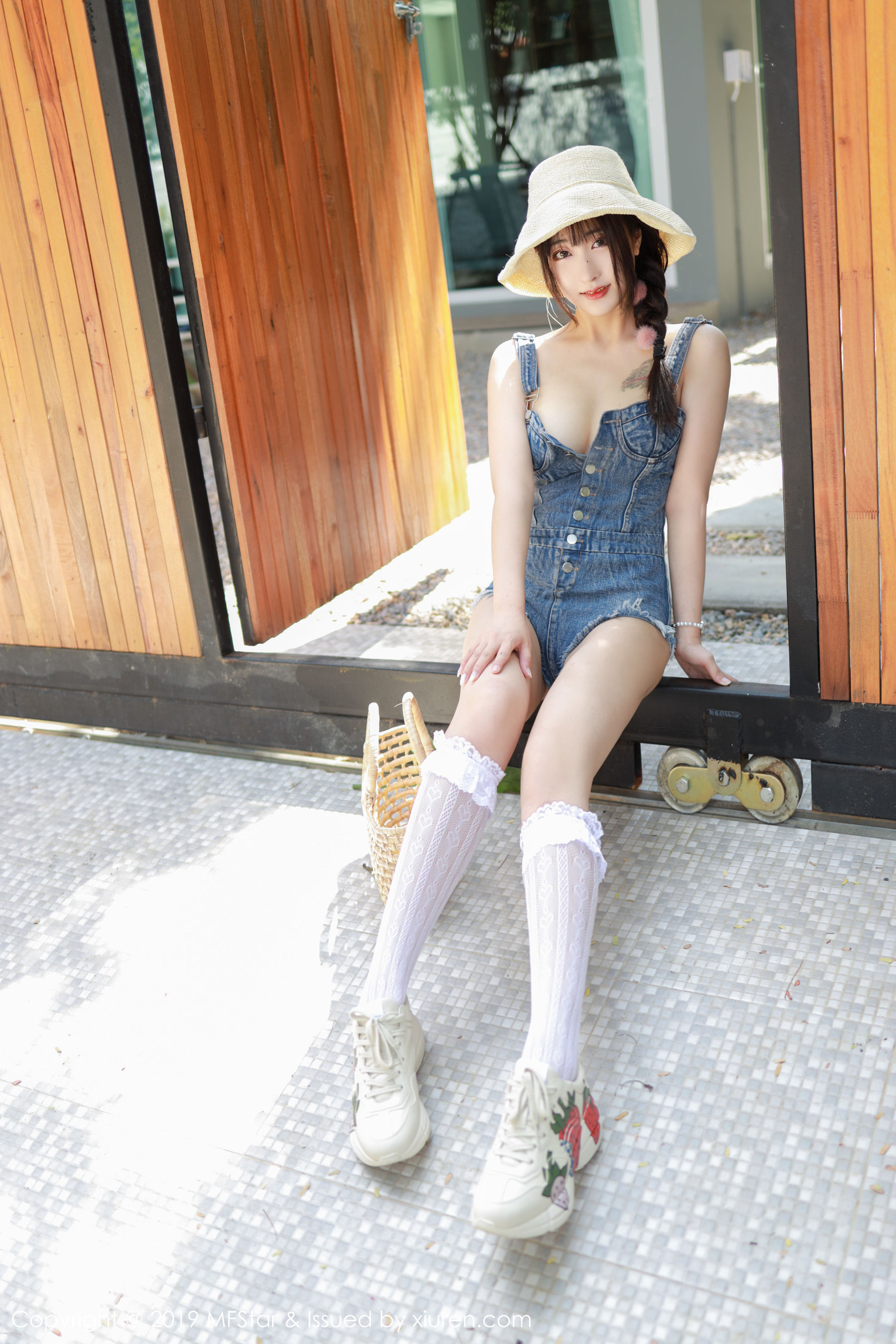 Betty Lin Zixin’s “Straw Hat Girl Theme Series” (Model Academy MFStar) Vol.228 Photo Collection