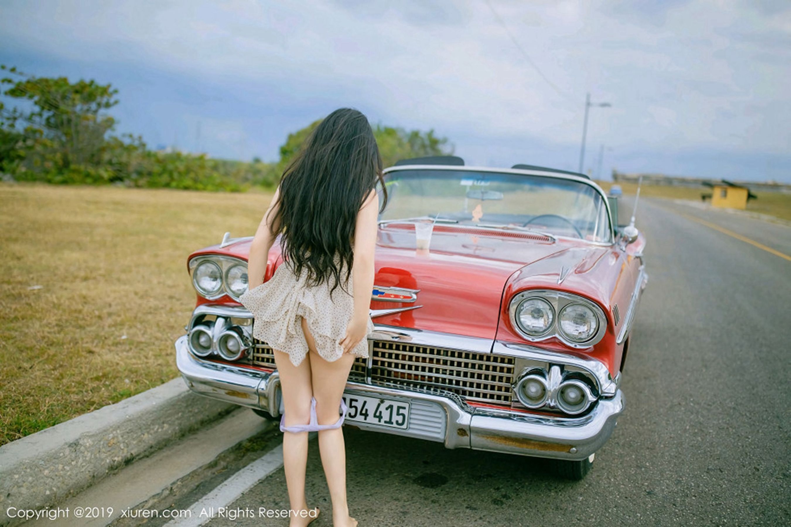 Manuela Maruna “The Unparalleled Buttocks Taken Outside the Retro Car” [秀人XIUREN] No.1463 Photo Album