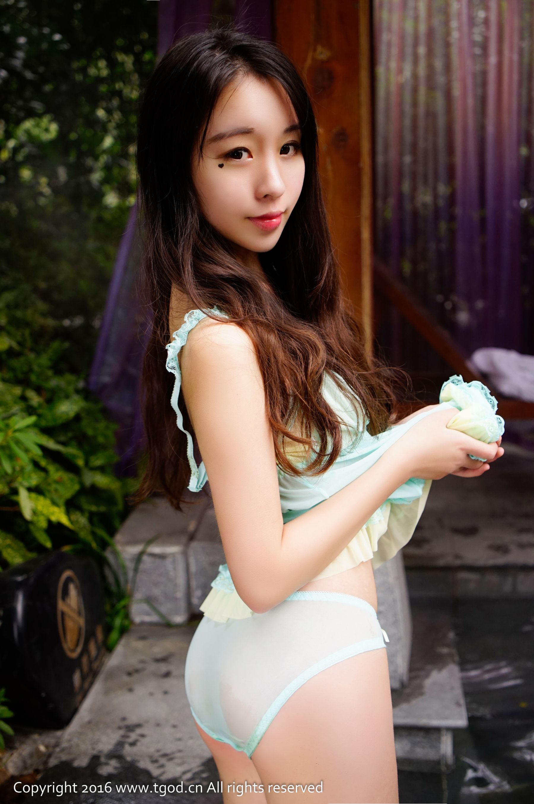 Zixuan Crystal “Skirt and Belly Pouch Large-scale Hot Spring Show” [Push Goddess TGOD] Photo Album