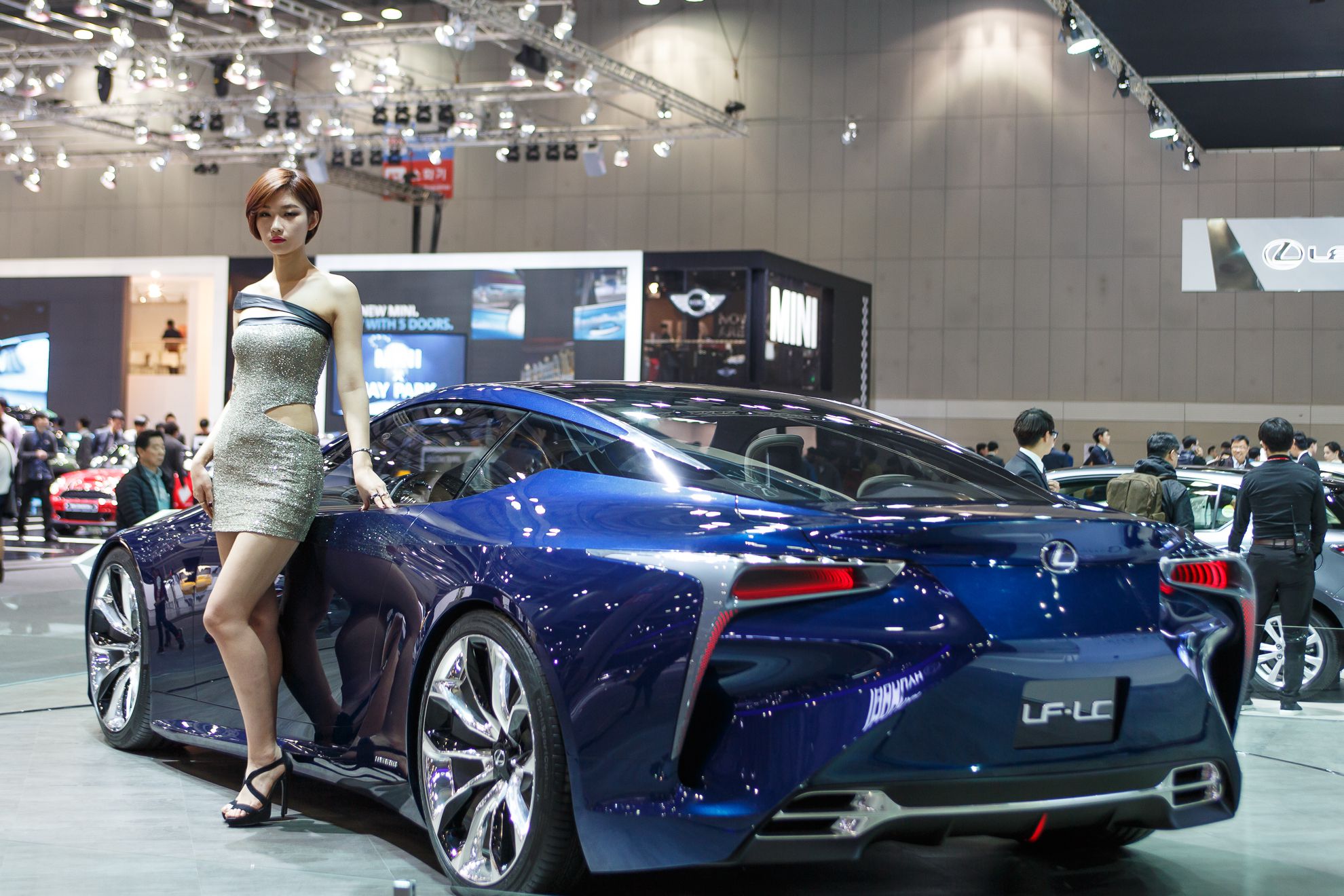 Korean beauty Cui Liu Na “car show picture” set