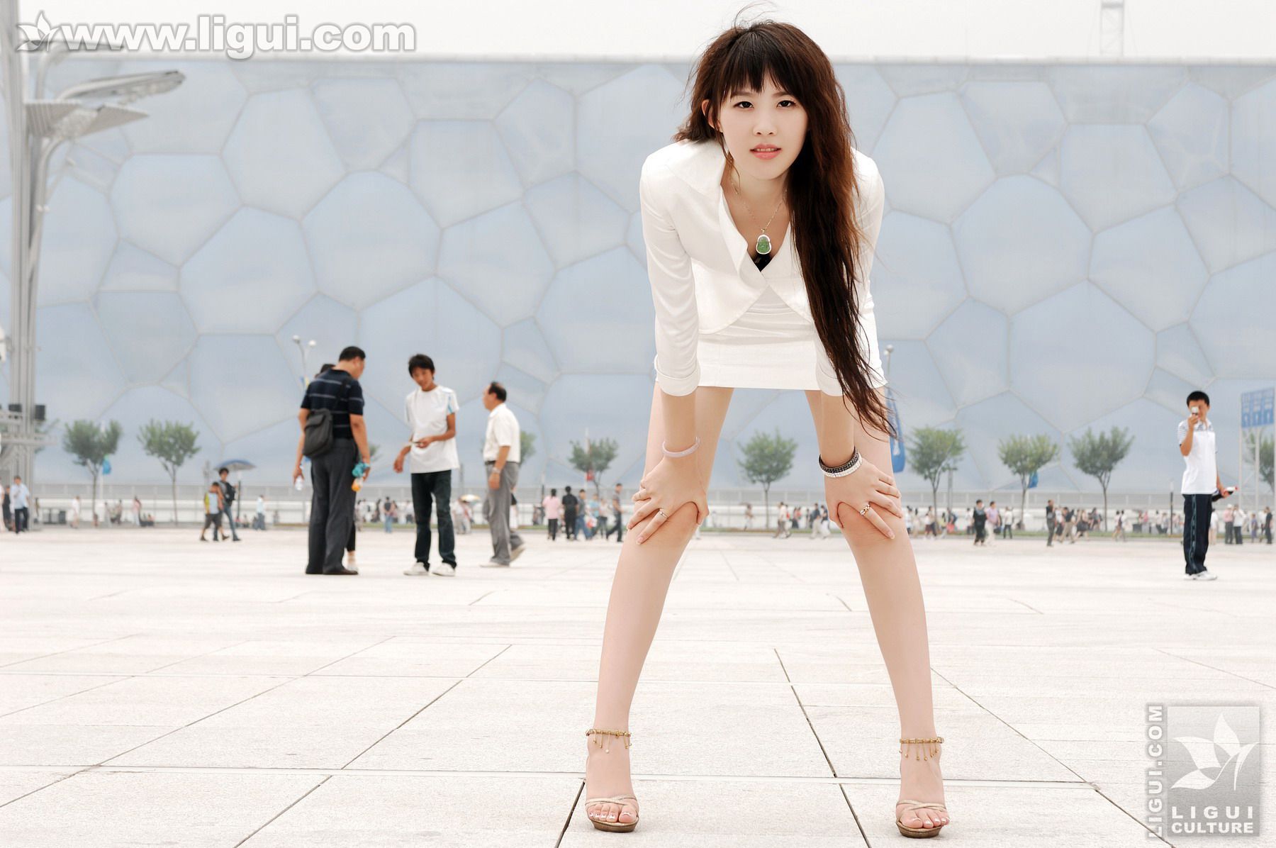 Model Feifei “Super Beauty Olympic Stadium Exhibition” [丽柜LiGui] Beautiful legs and jade feet photo pictures