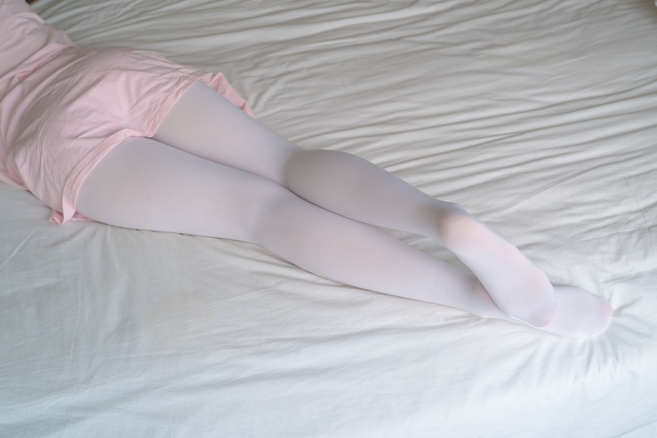 “Pink Girl with White Silk Feet” [Senluo Foundation] R15-035 Photo Album