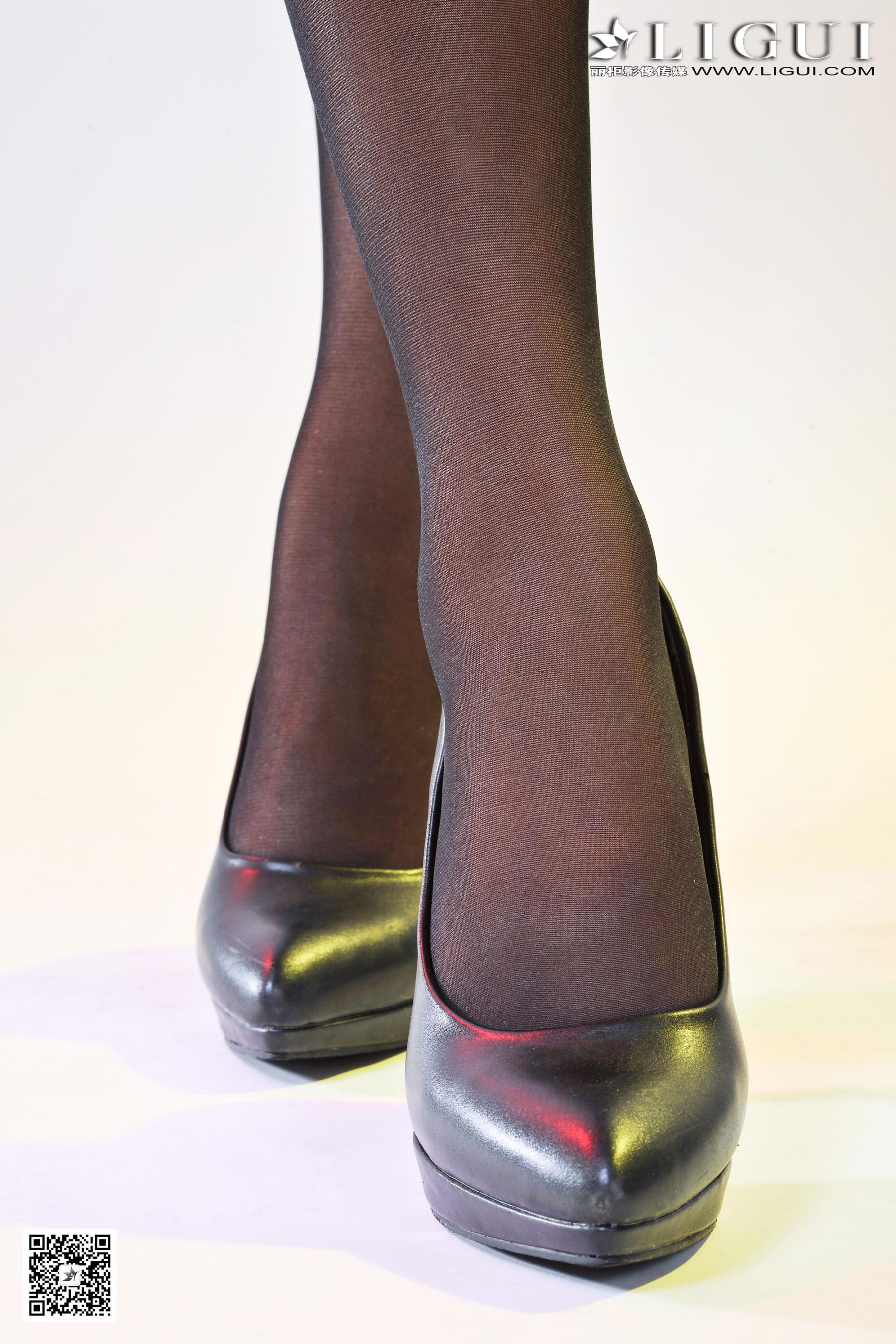 [柜 liGUI] Model slight “kimono black silk beauty” beautiful leg jade foot picture
