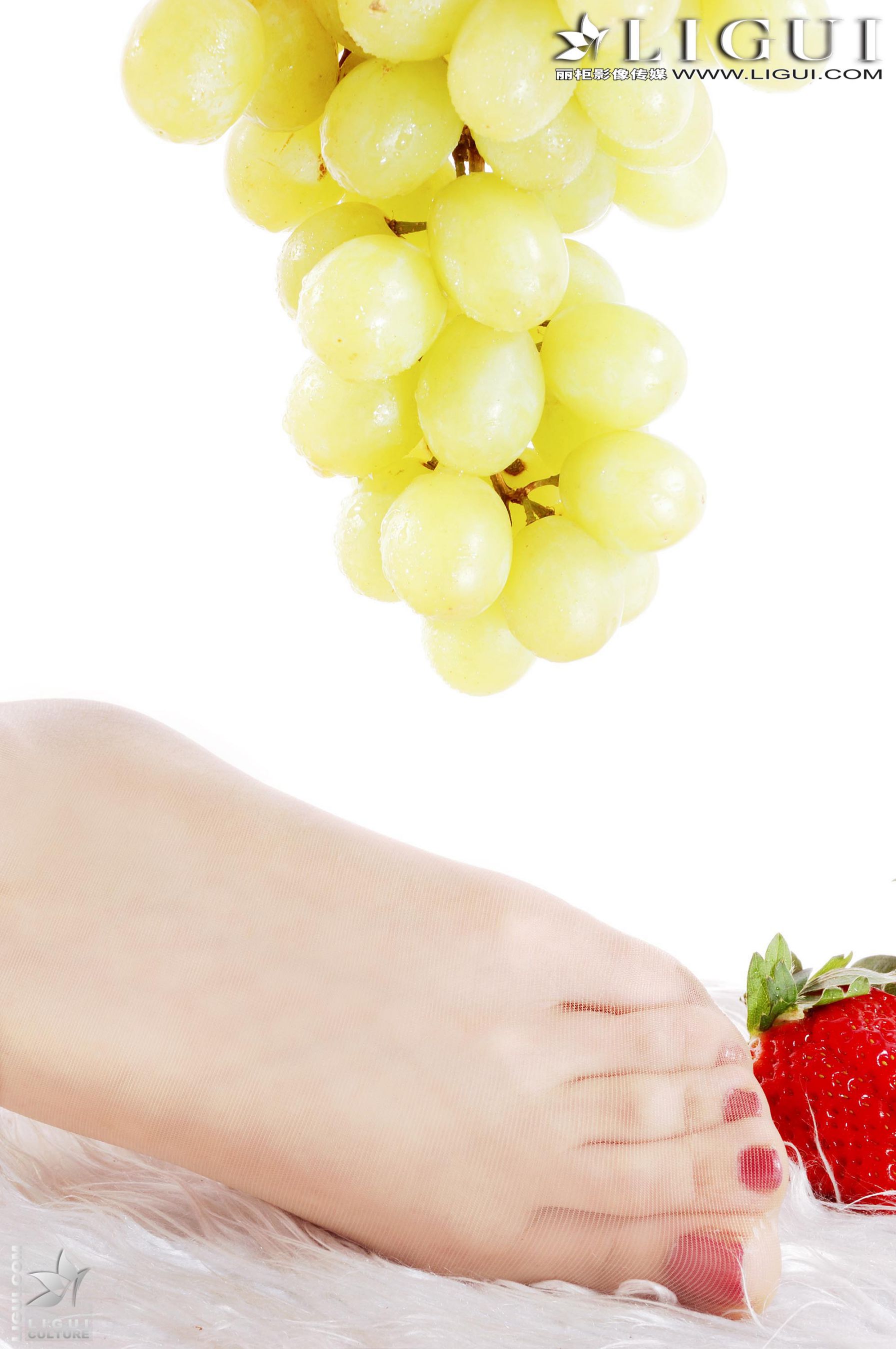 Model Wenwen “Fruit Jade” [柜 ligui] beauty foot picture