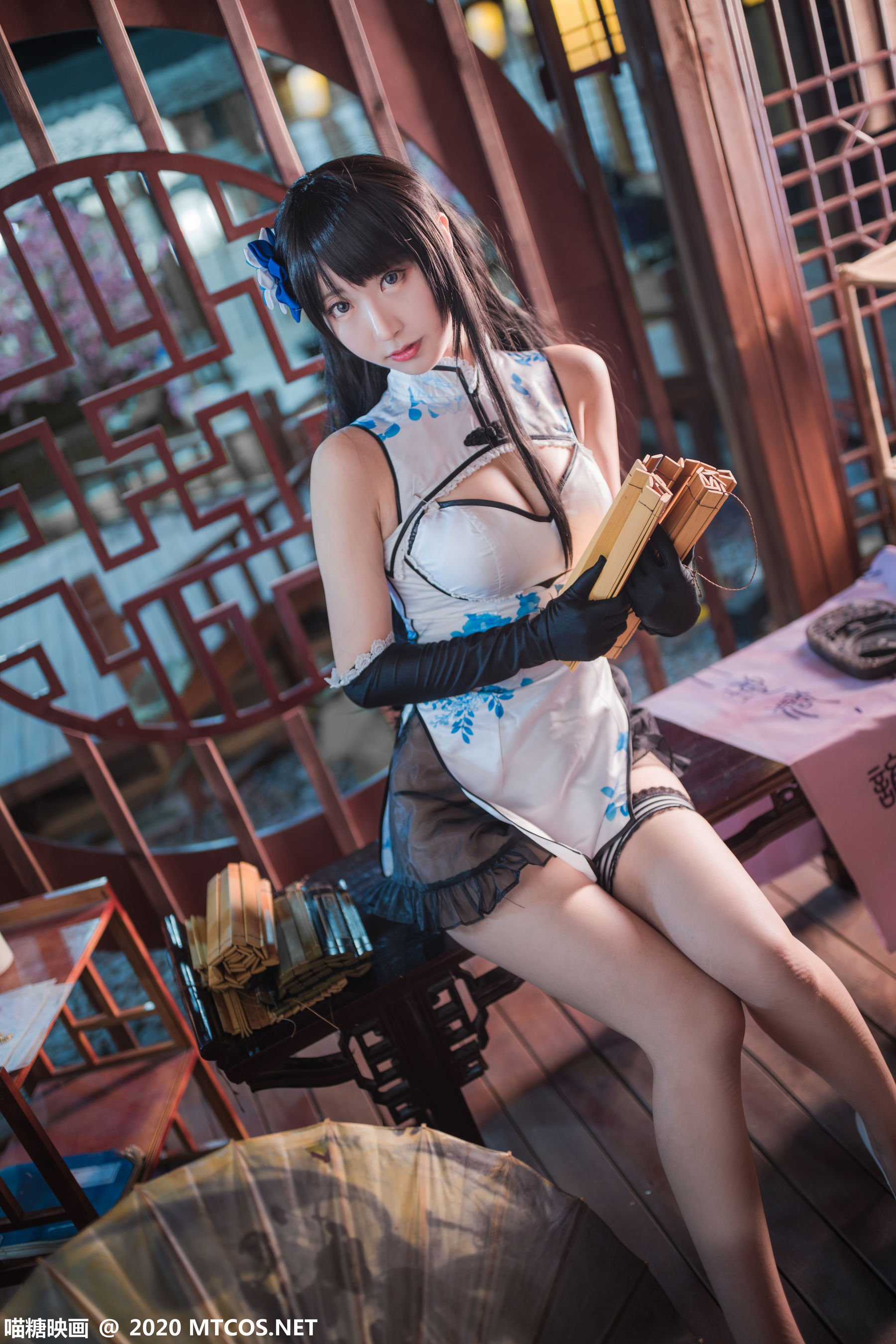 [糖] HML.014 “Bottle cheongsam” photo set