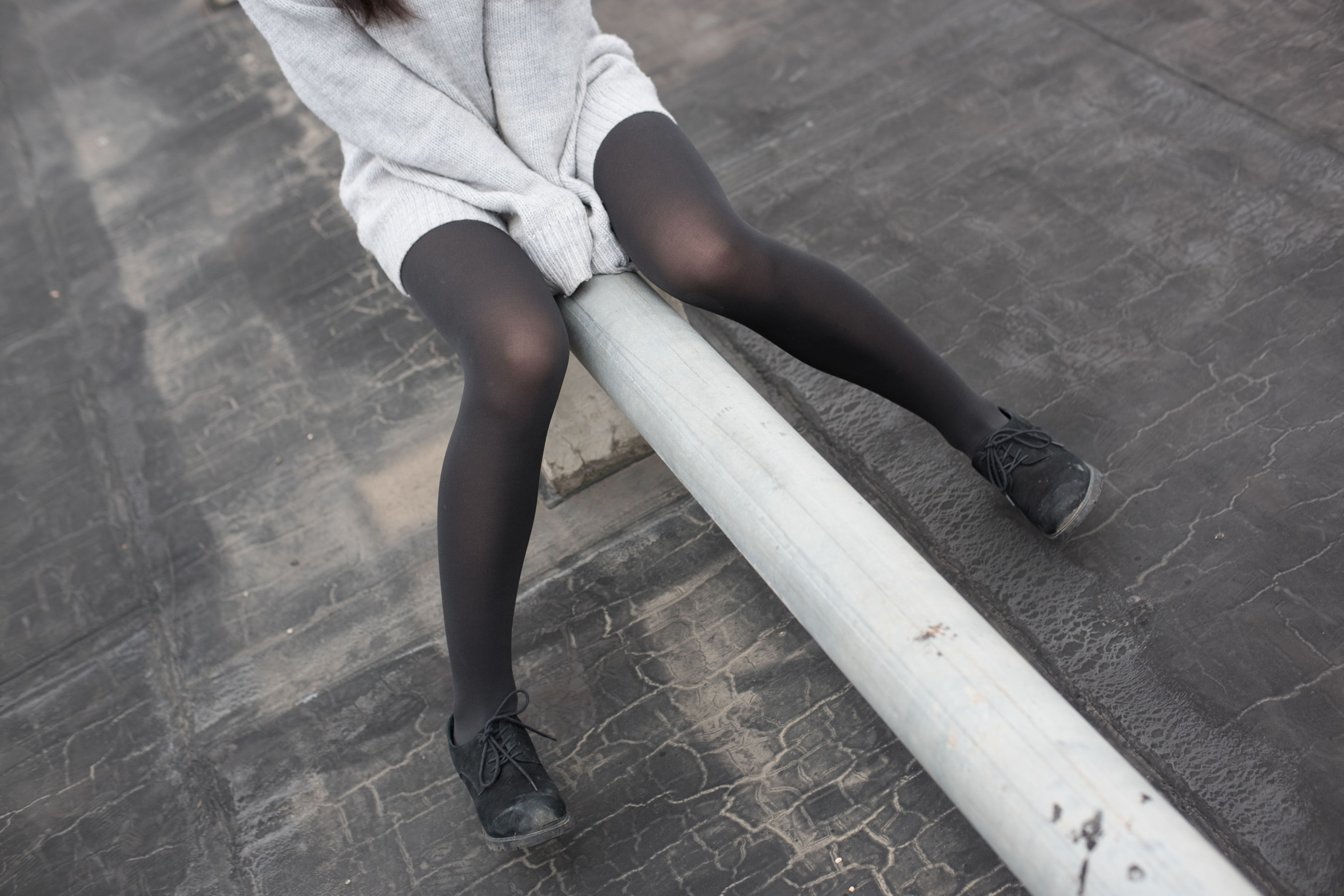 “The Black Silk Girl in the Staircase” (Senluo Foundation) BETA-007 Photo Album