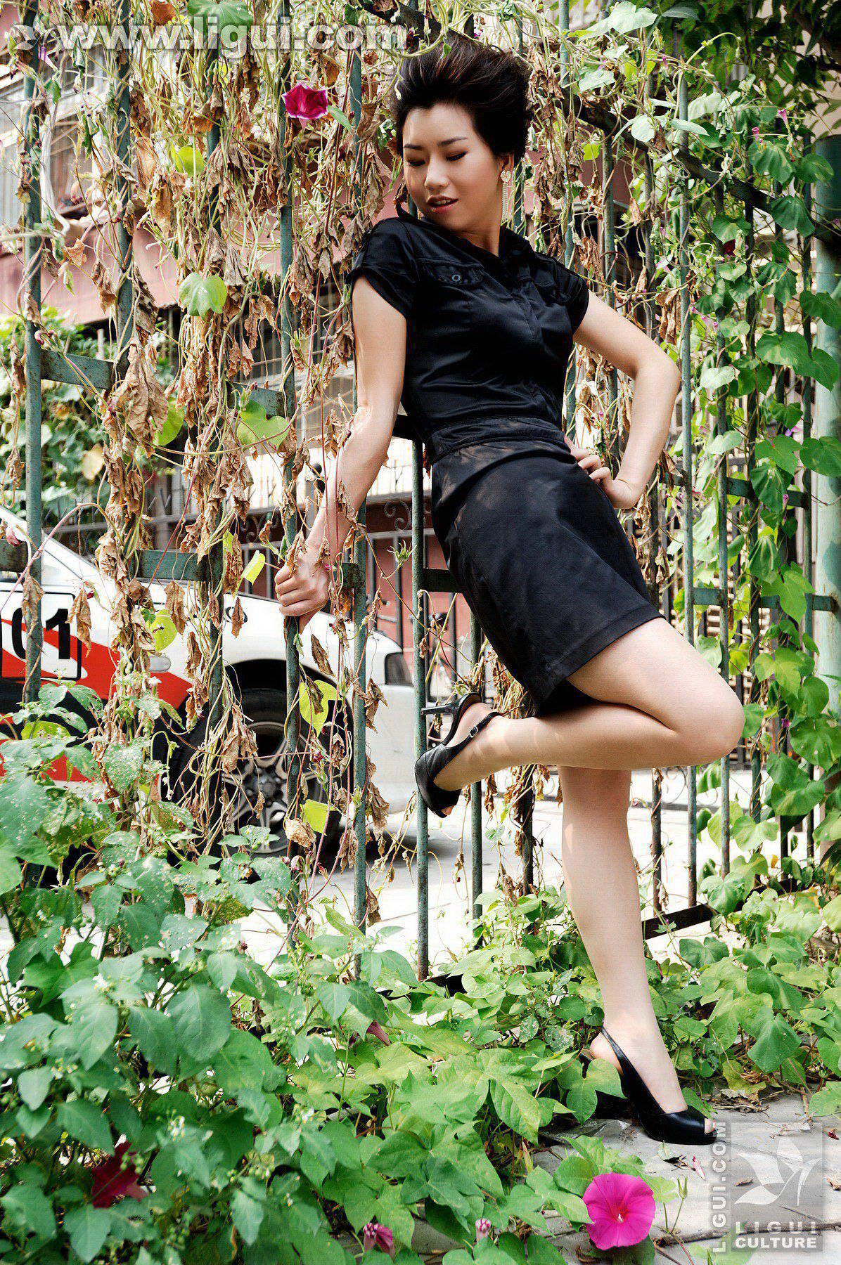 Model Yumei “Walking in the Garden of High-Heeled Beauty on the Road” [丽柜LiGui] Silk Foot Photo Picture